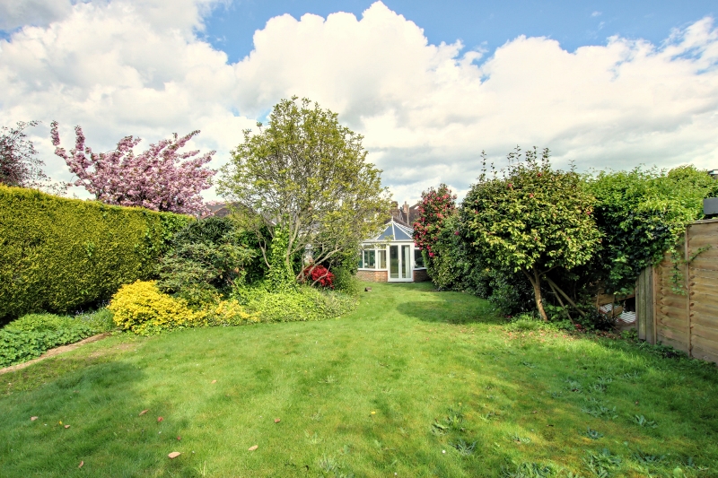 Gordon Road, Haywards Heath, RH16 Street