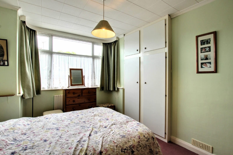 Dellney Avenue, Haywards Heath, RH16 Street