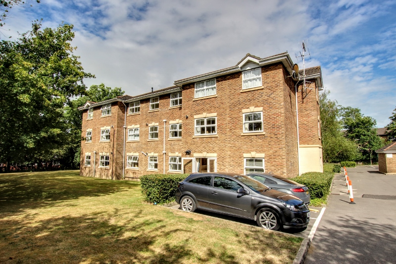 Heath Road, Haywards Heath, RH16 Street