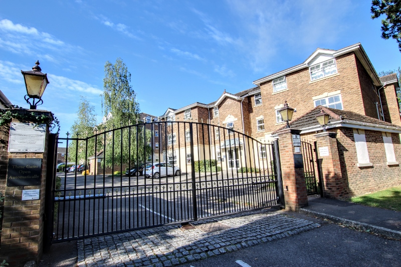 Heath Road, Haywards Heath, RH16 Street