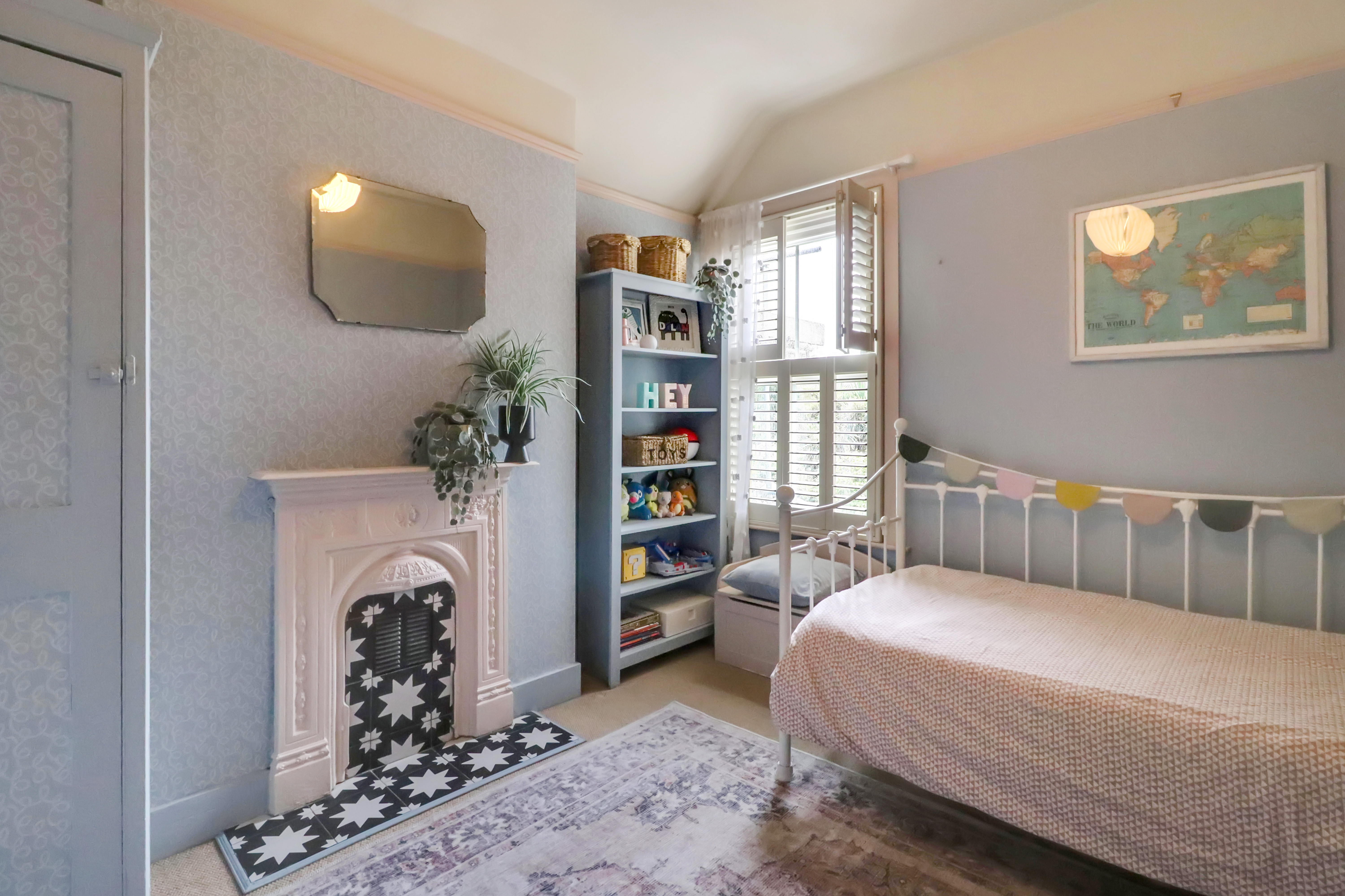 Borders Of East/West Molesey Street