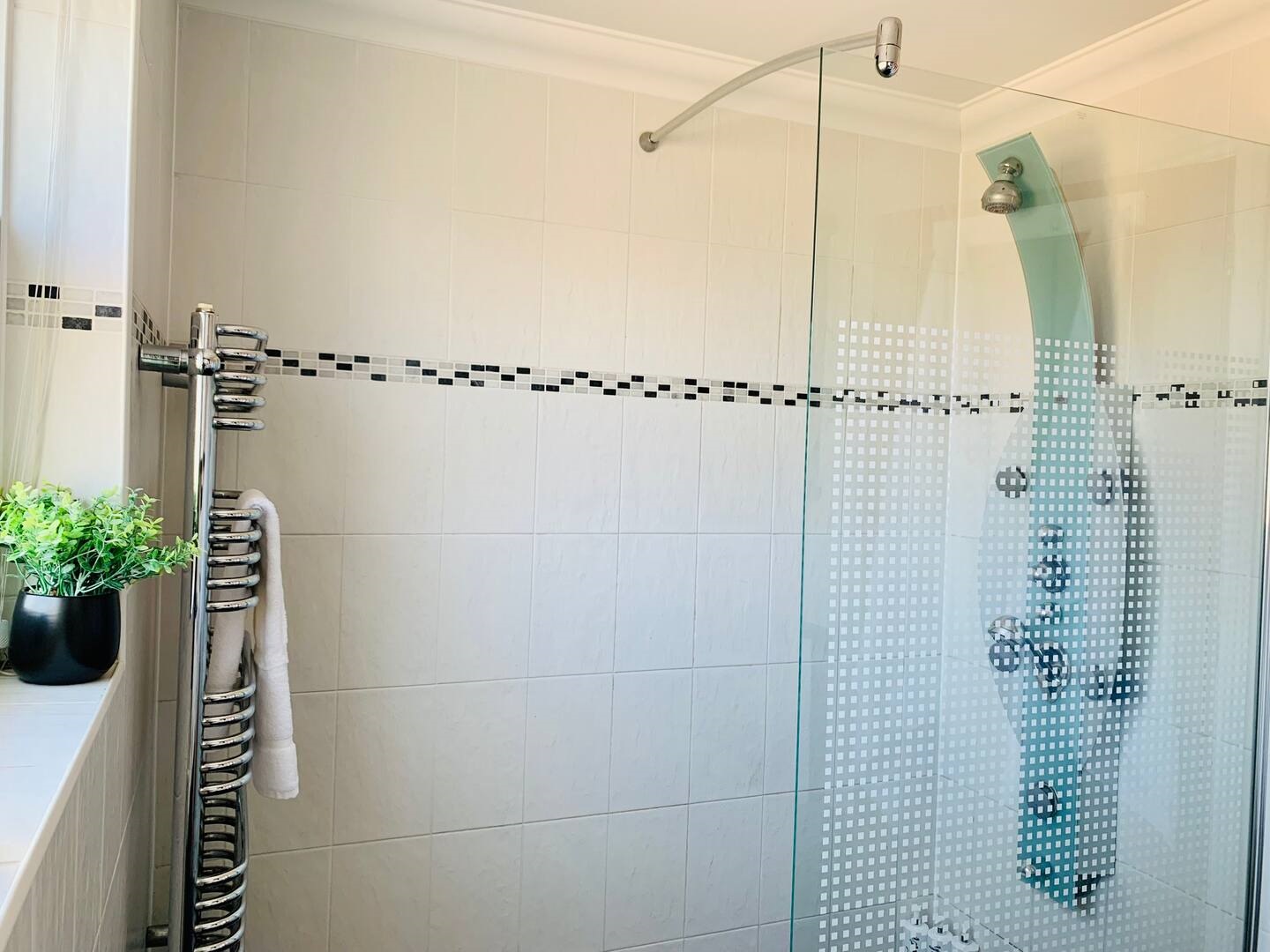 Dickens Road, Broadstairs, CT10 Street