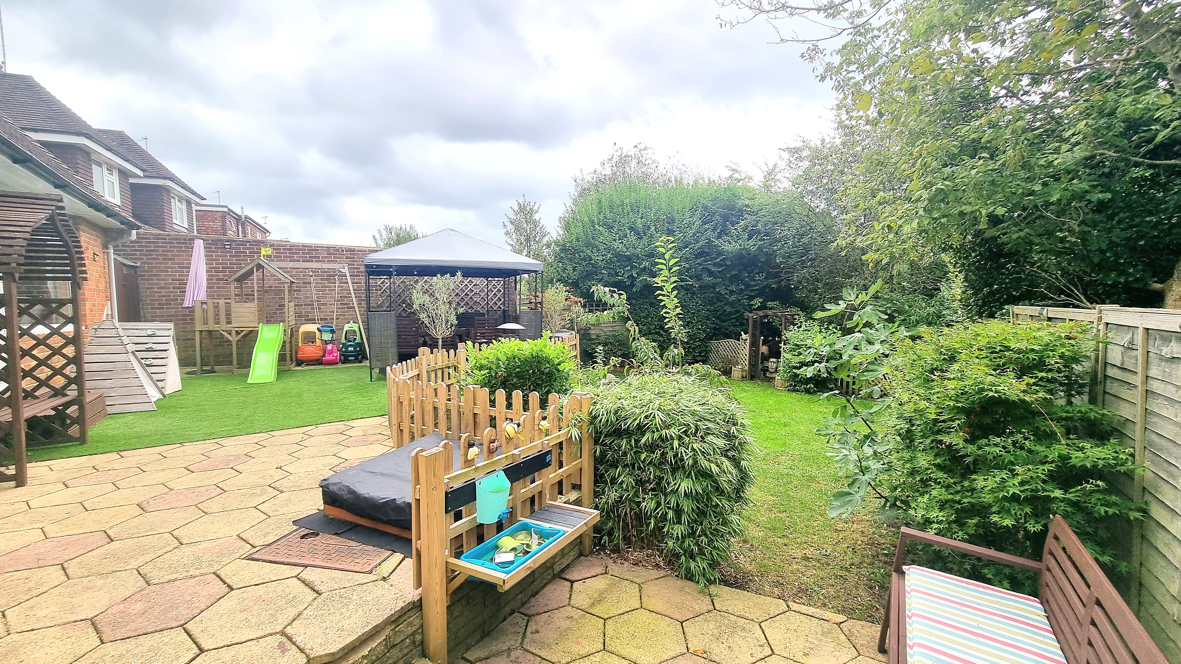 Appledore Gardens, Lindfield, RH16 Street