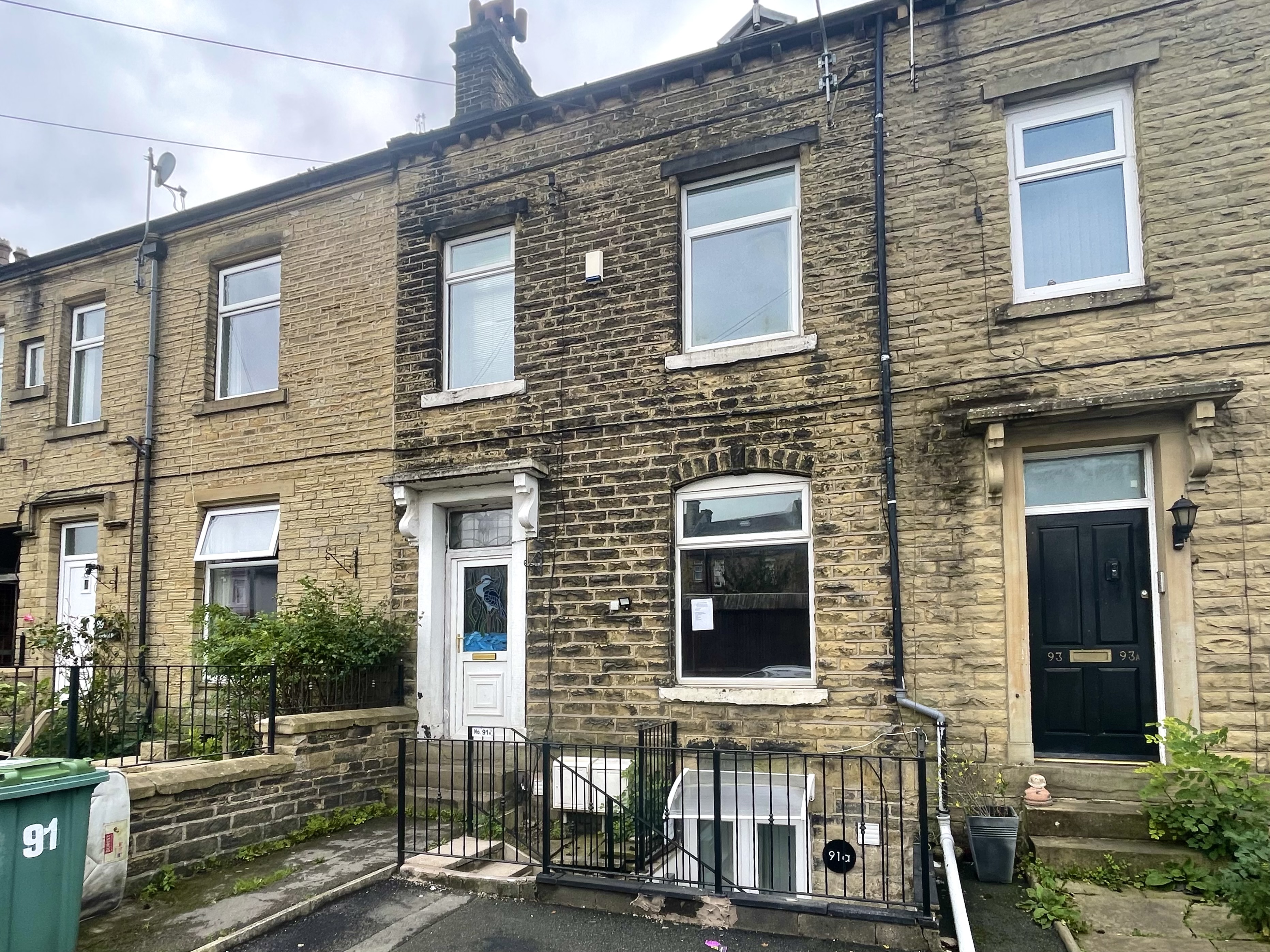 Cleveland Road, Huddersfield, HD1 Street