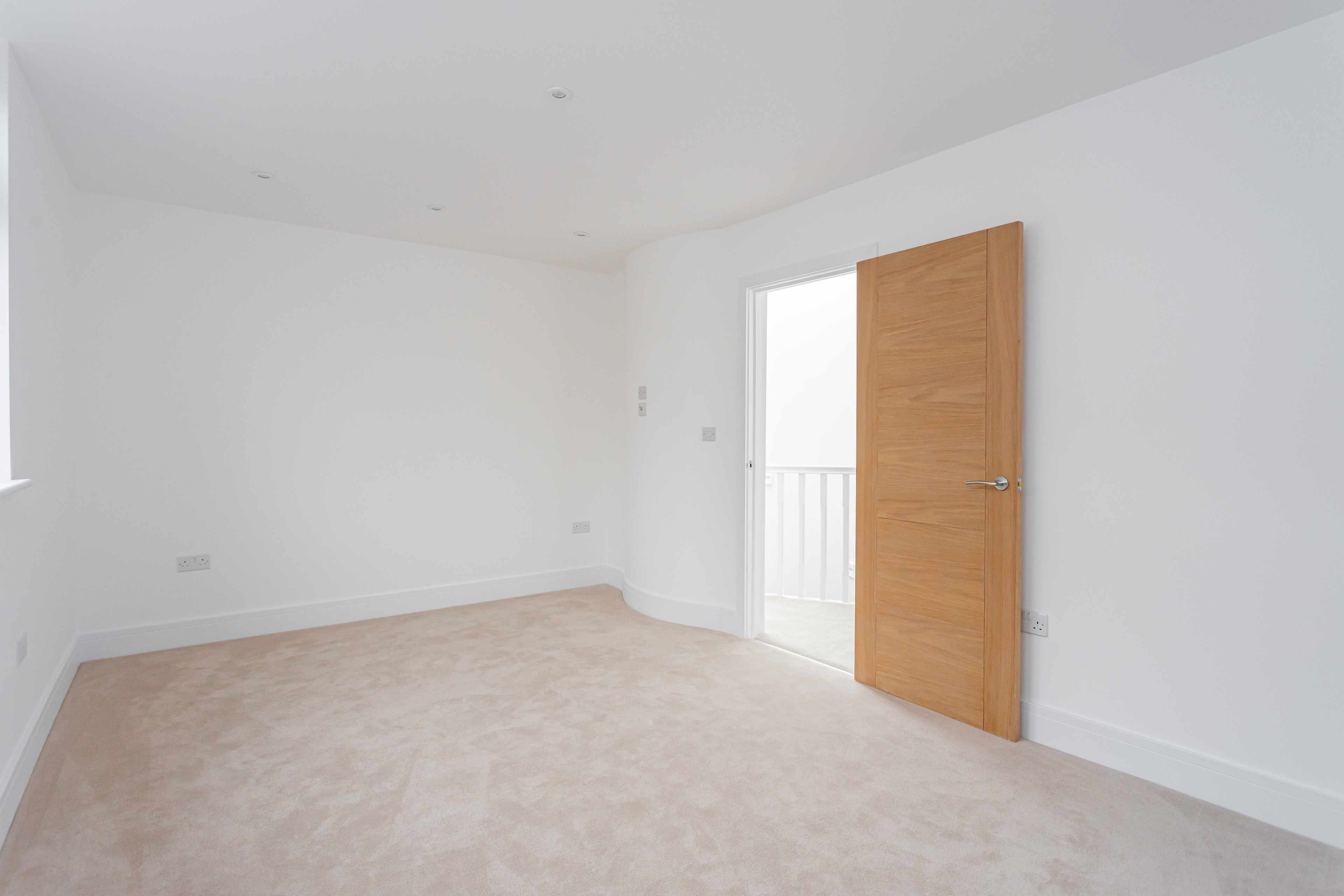 1B High Street, East Grinstead, RH19 Street