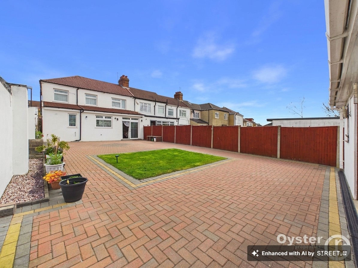 4 bed House, Turner Road, Edgware, HA8