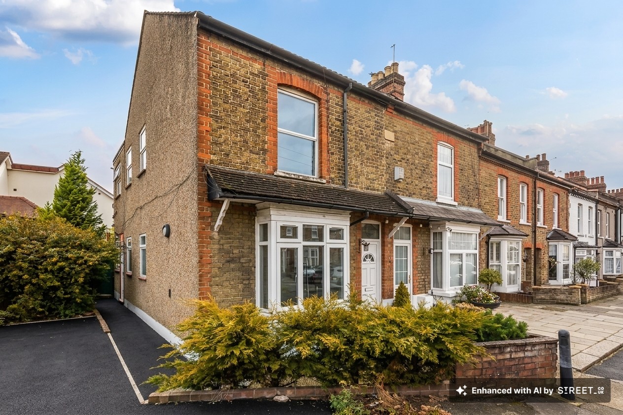 1 bed Ground floor maisonette, Mead Road, Edgware, HA8