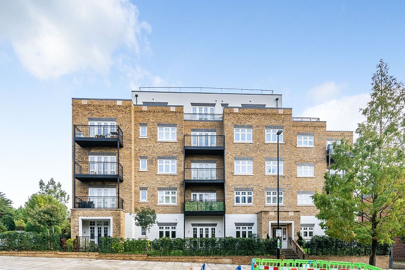 2 bed Flat, High Street, Edgware, HA8