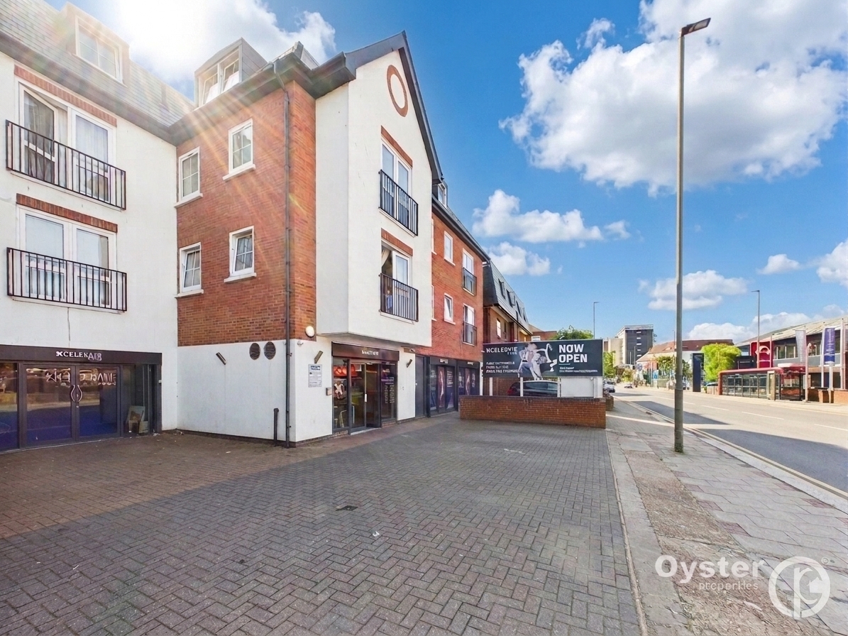 2 bed Flat, Burnt Oak Broadway, Edgware, HA8