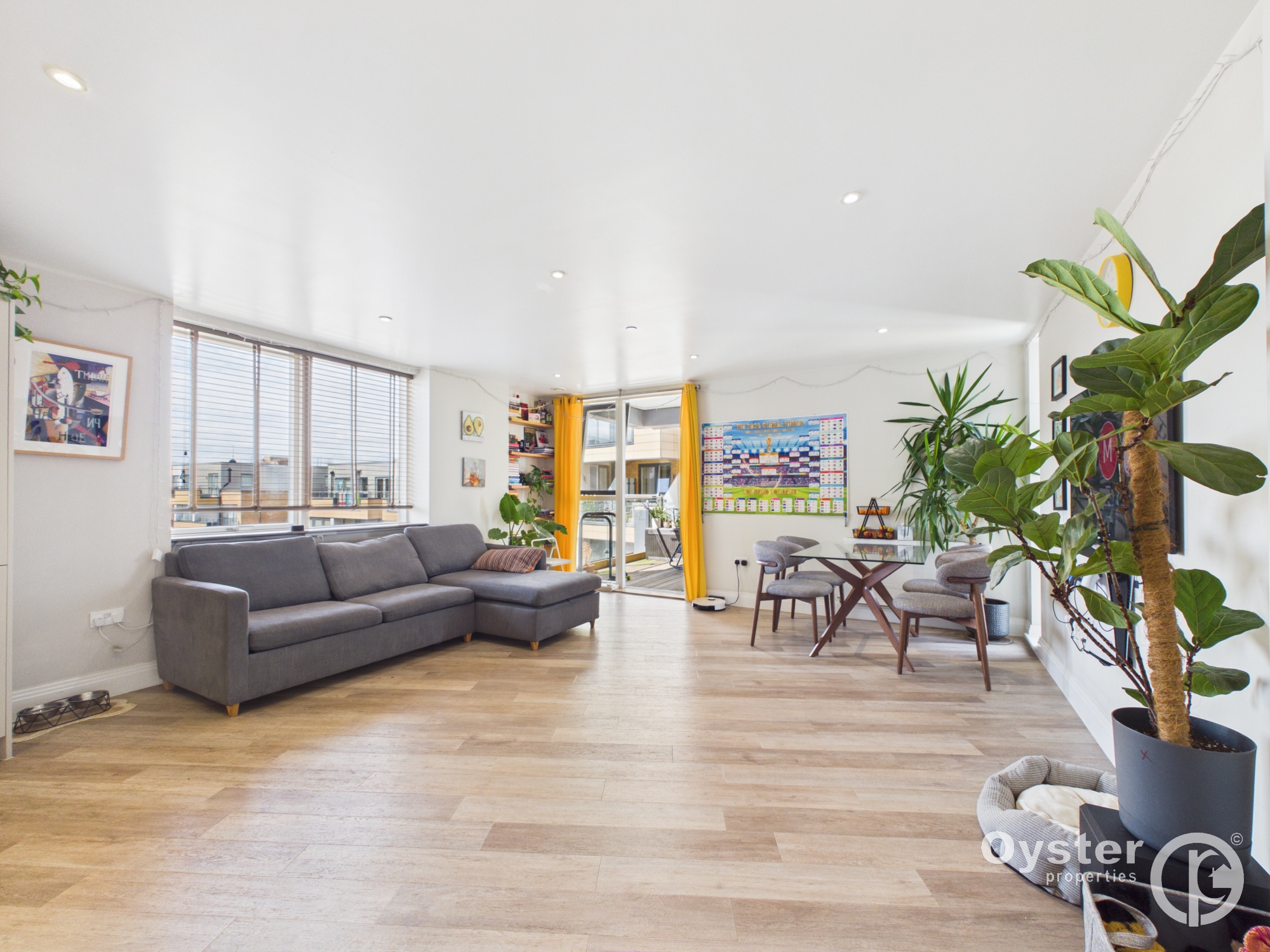 2 bed Flat, Montmorency Gardens, London, N11