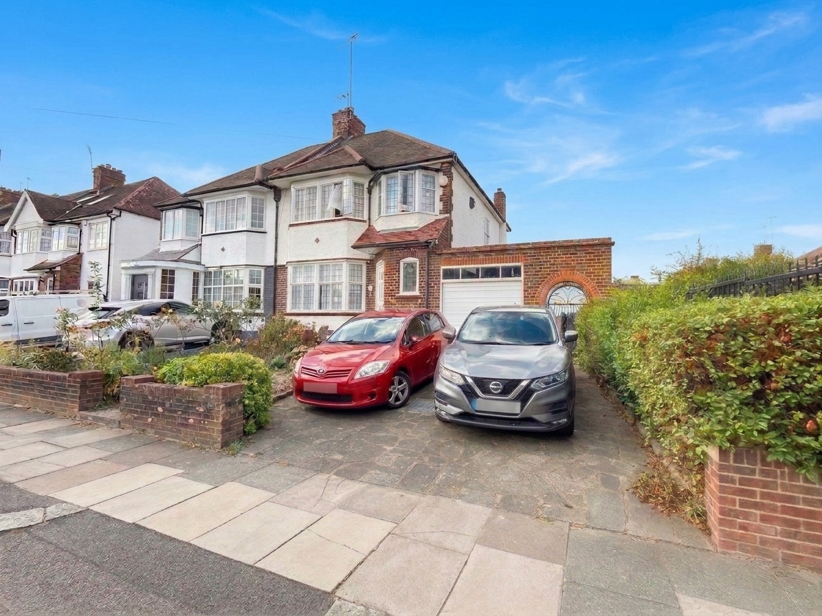 3 bed House, Brookdale, London, N11