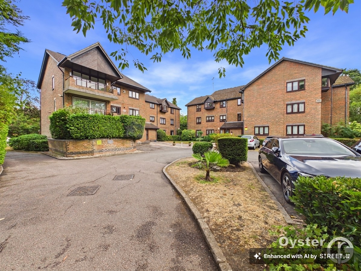 2 bed Flat, Gordon Avenue, Salisbury House, HA7