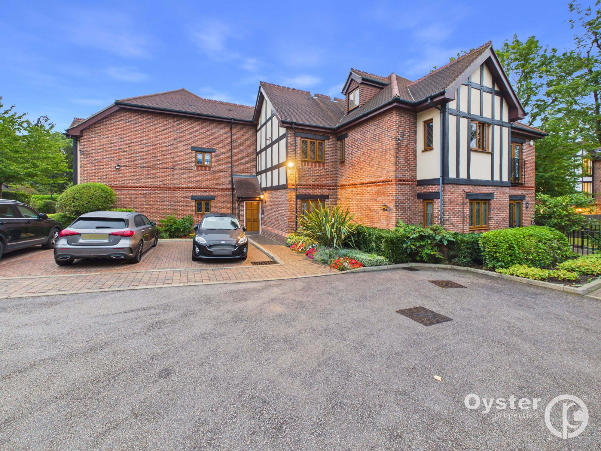 3 bed Flat - Cherry Tree Way, Stanmore, HA7