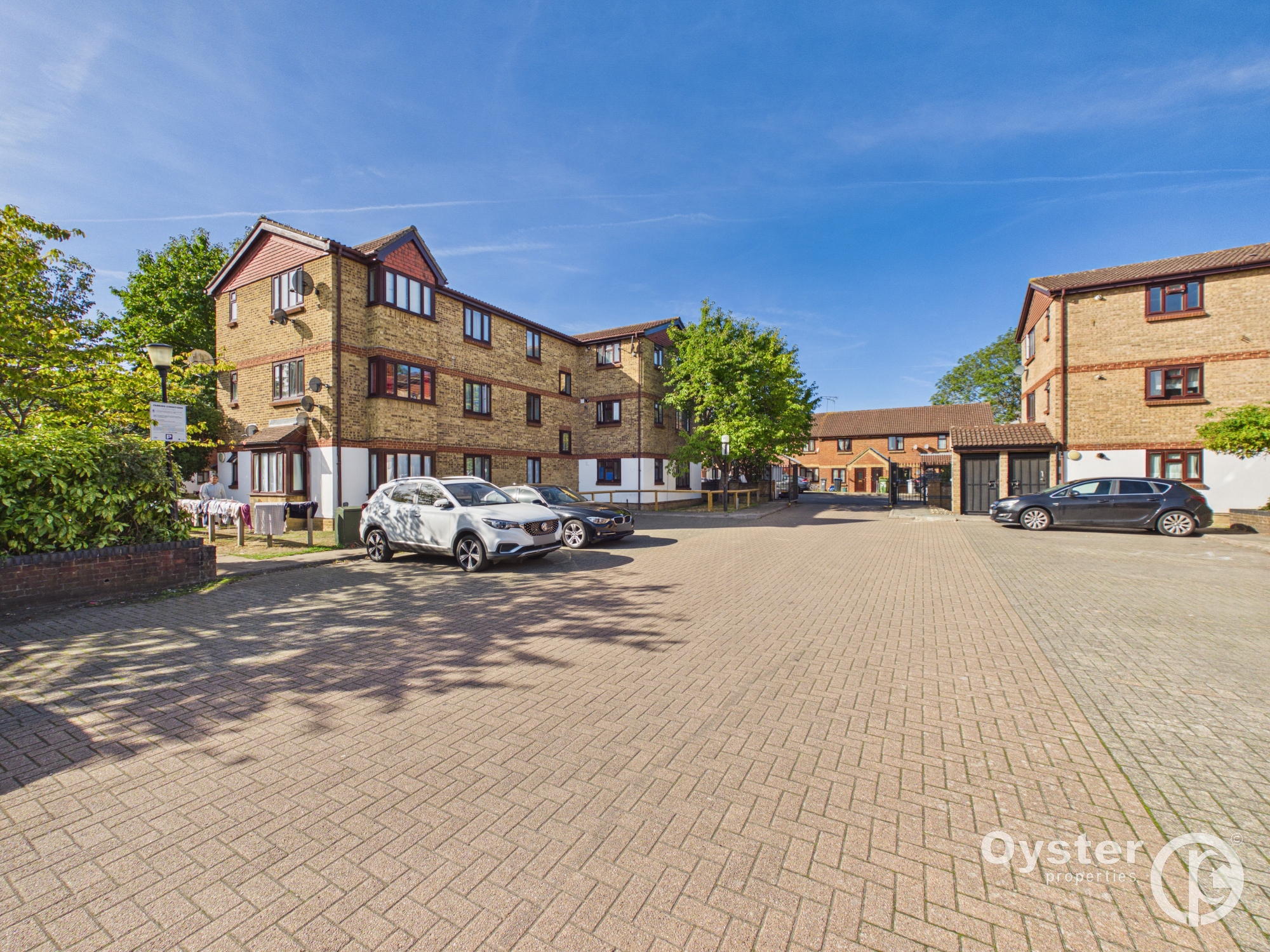 2 bed Flat, Alliance Close, Wembley, HA0
