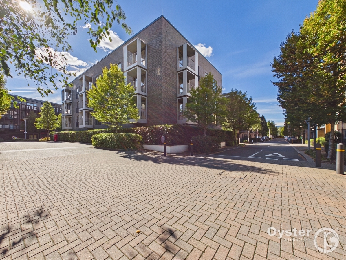 2 bed Flat, Howard Road, Stanmore, HA7