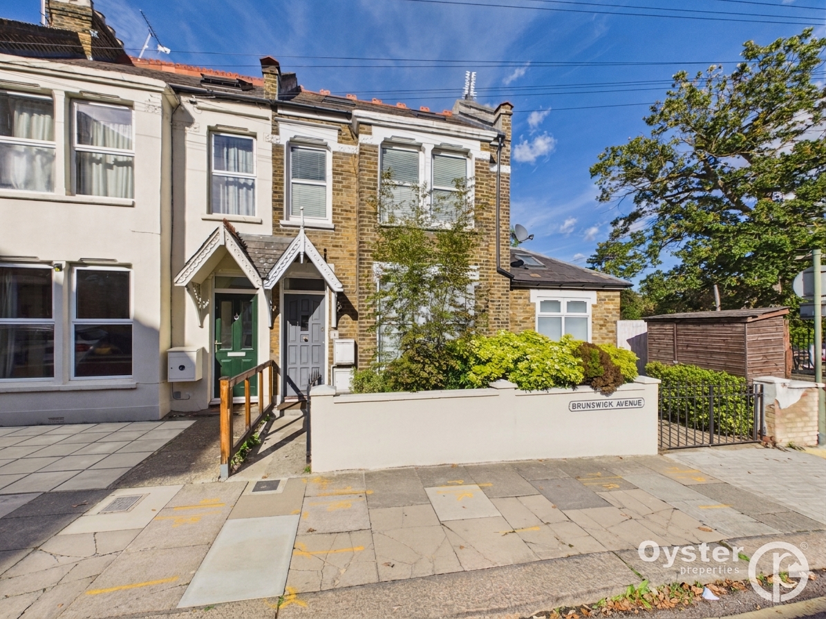 2 bed Flat, Brunswick Avenue, London, N11