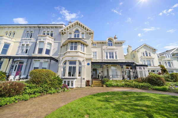 Beach Lawn, Liverpool, L22