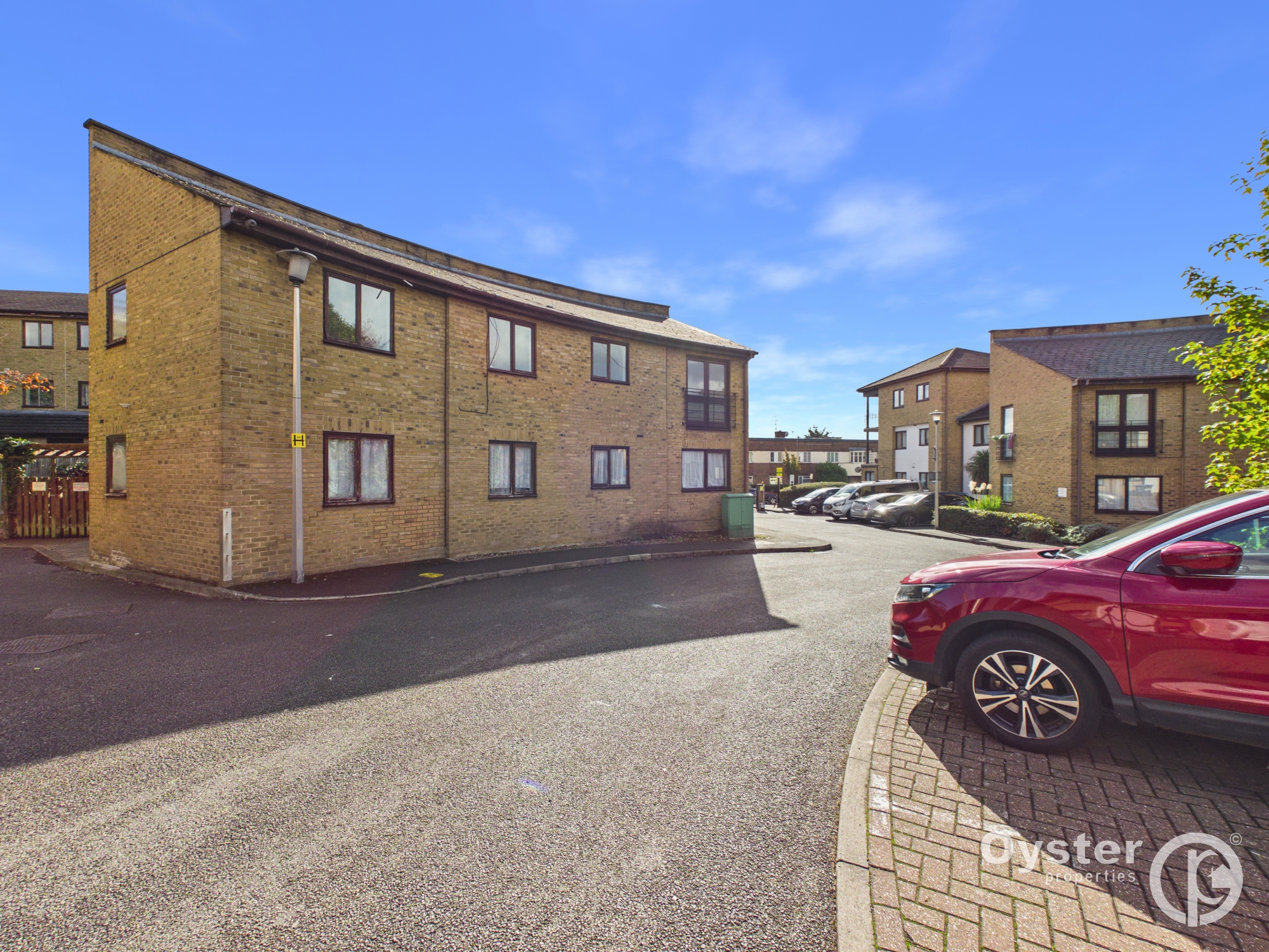 2 bed Flat, Dog Lane, London, NW10
