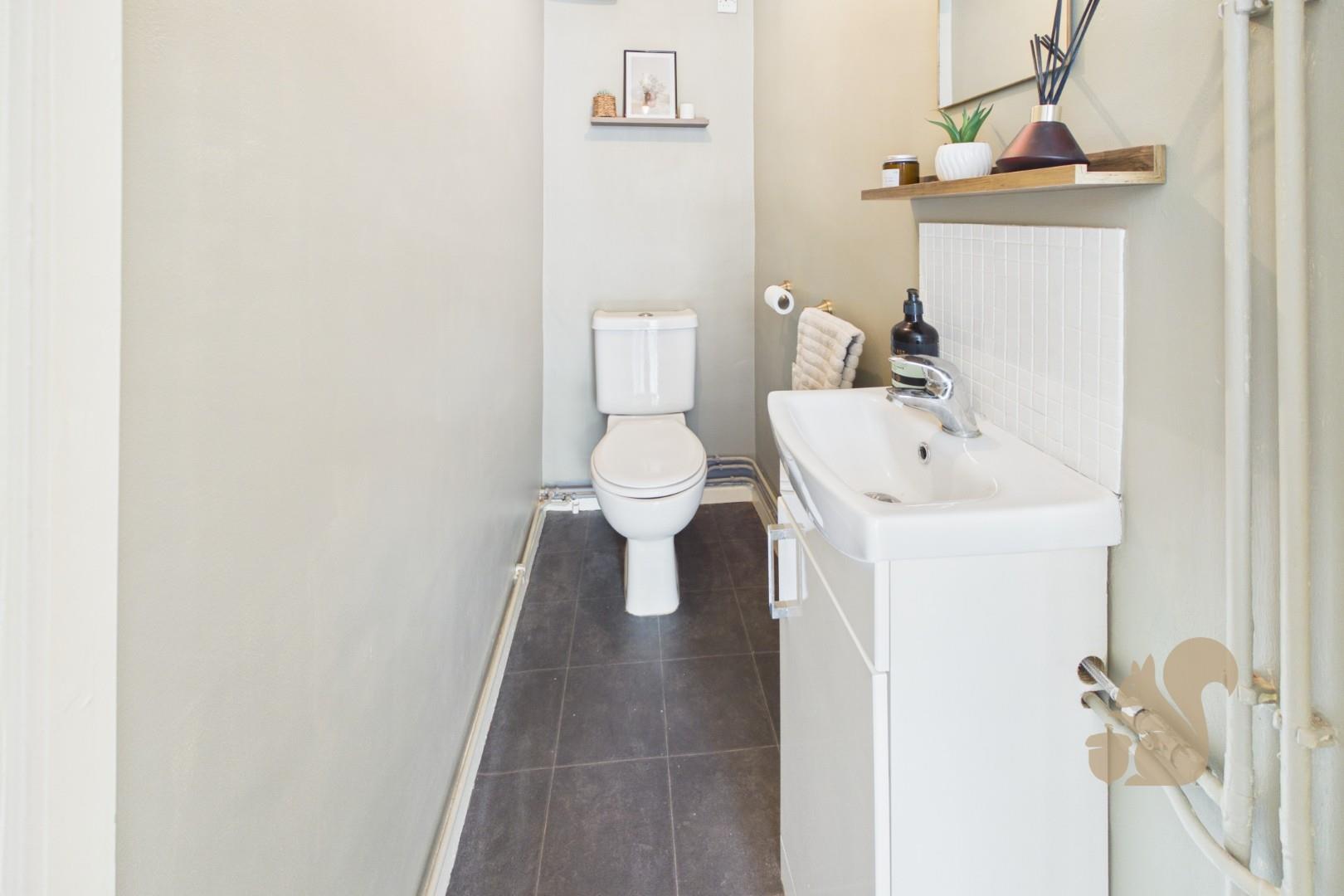 19836092_281379697
