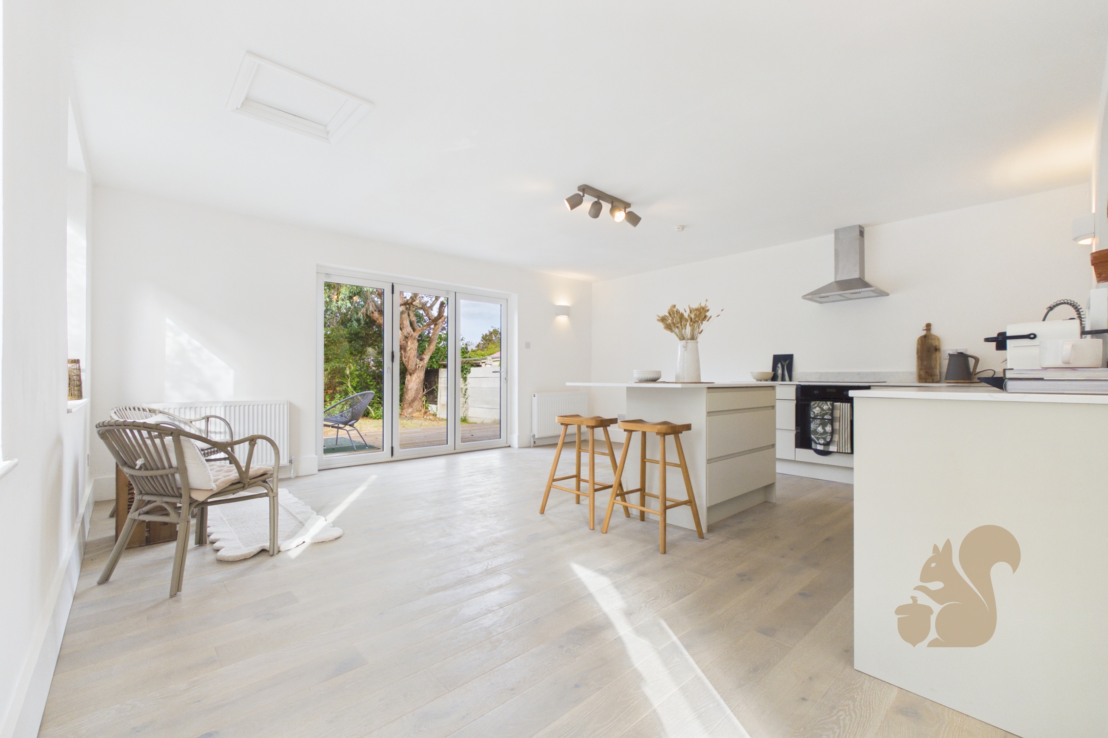 CAM03877G0-PR0429-STILL002