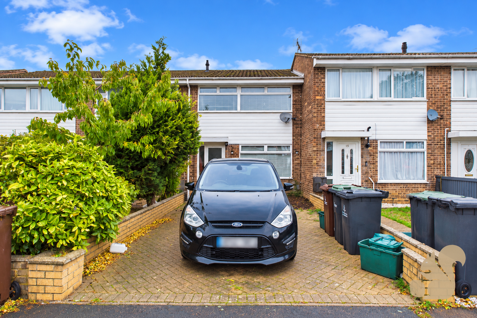Suburban Townhouse with Ford and Garden Bins