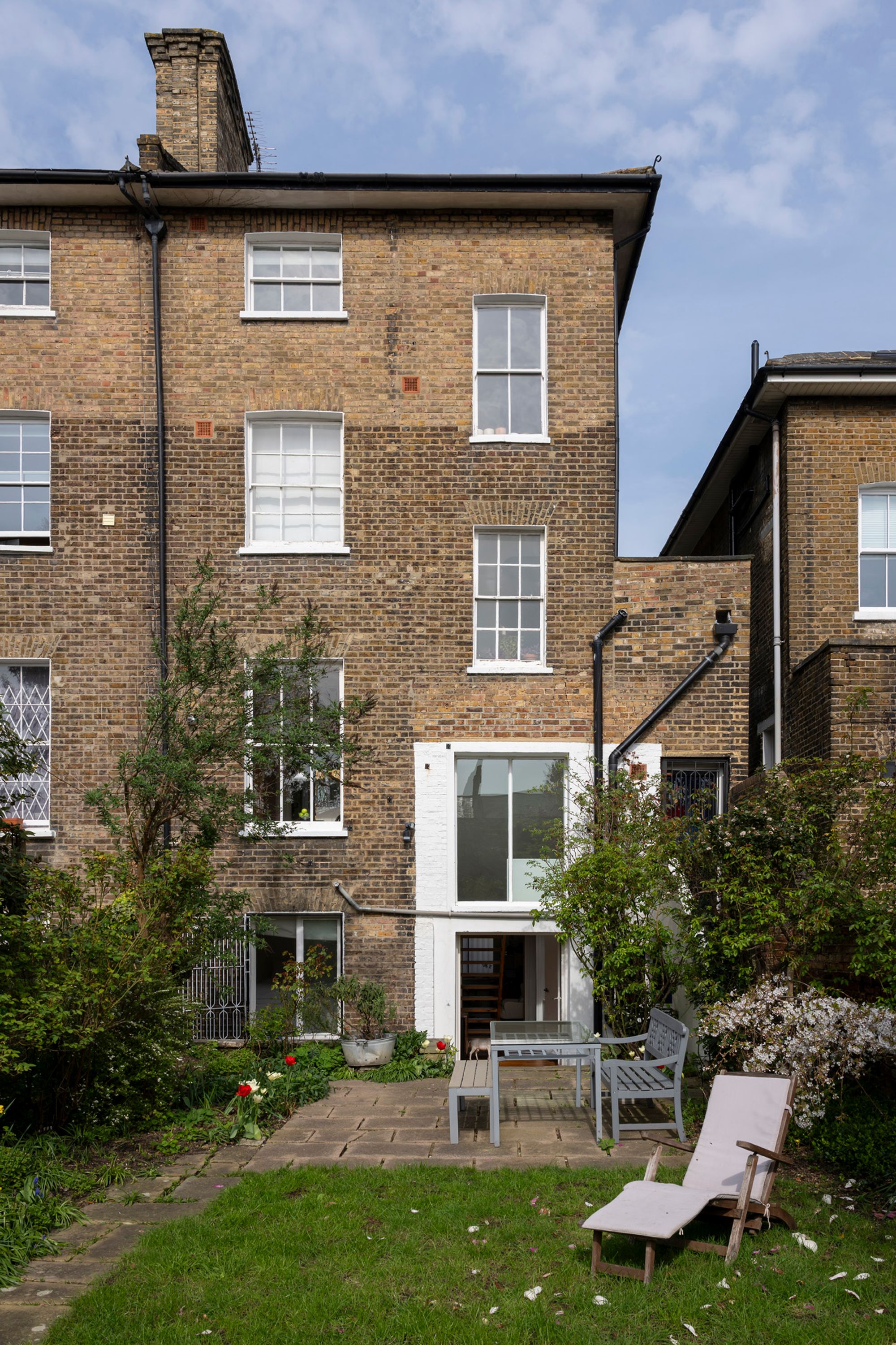 SOH-Dalston-House-Richmond-Road-Exteriors-Garden-3_Lo