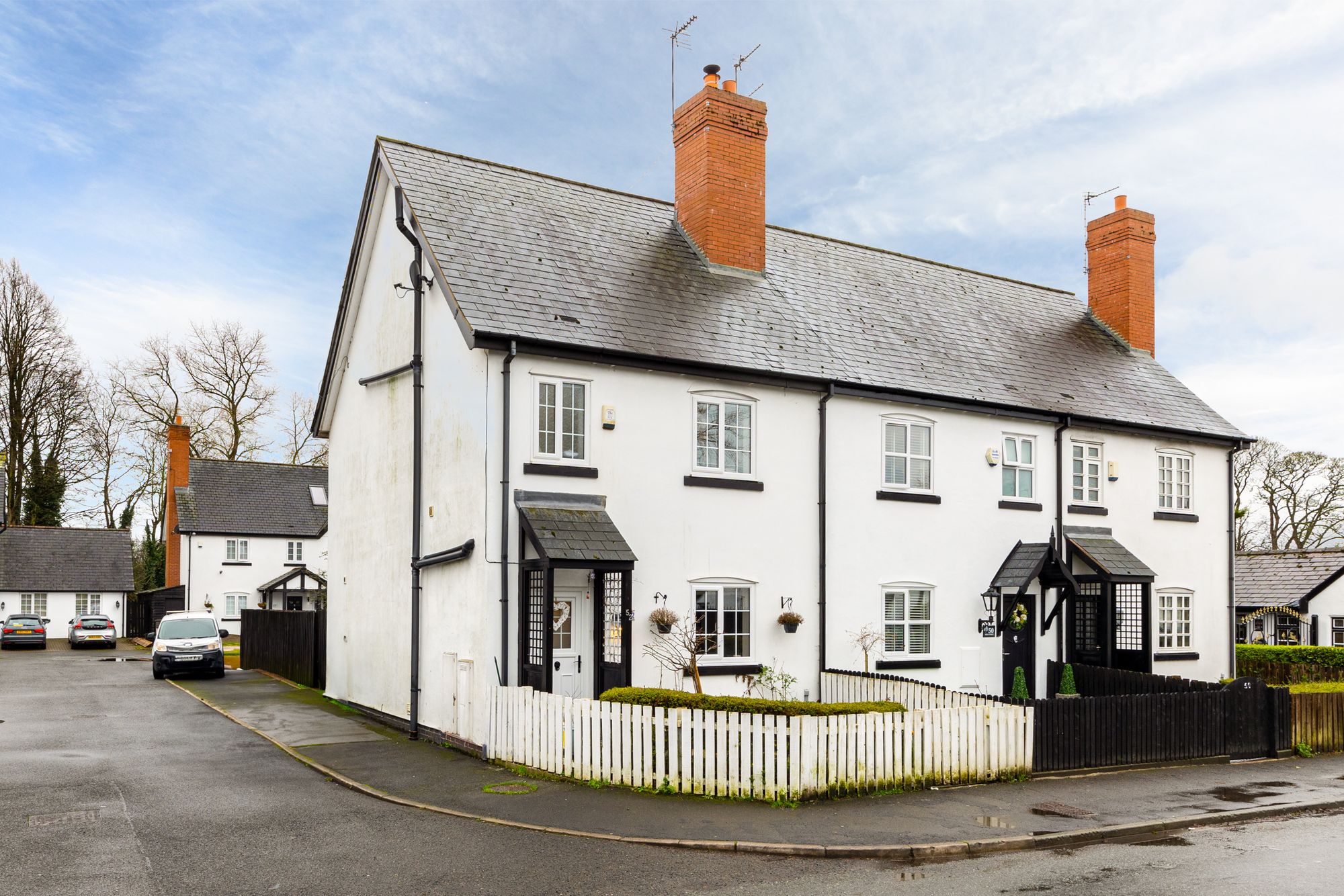 High Street, Hale Village, L24