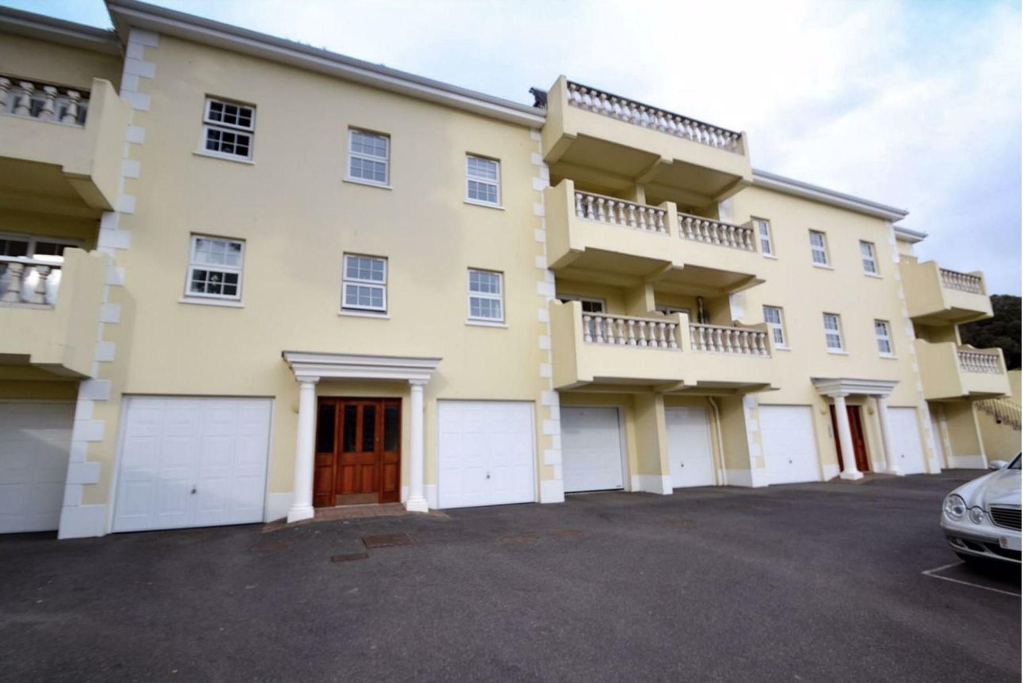 2 bed Property For Rent in St. Helier, Jersey