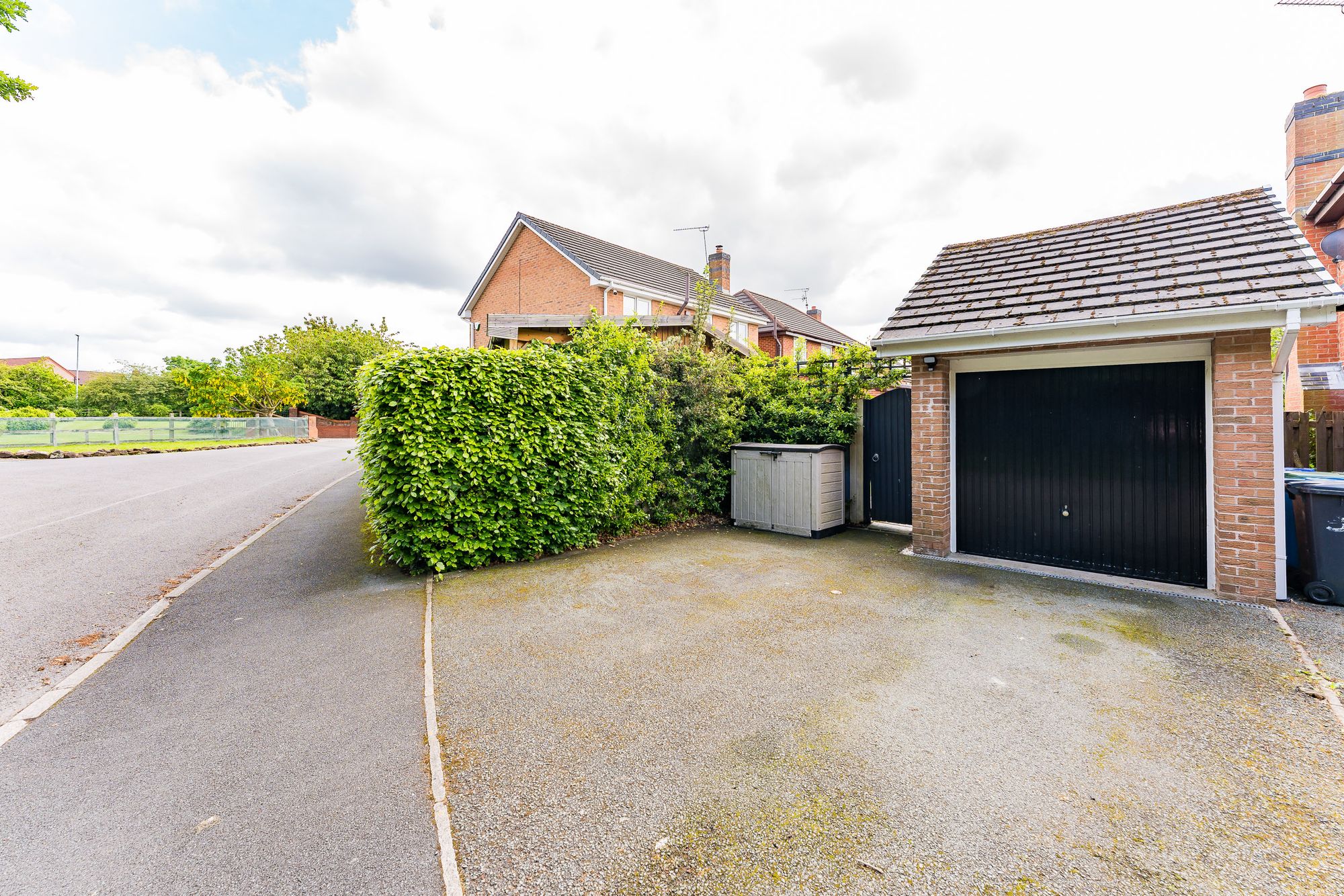 Old Upton Lane, Widnes, WA8