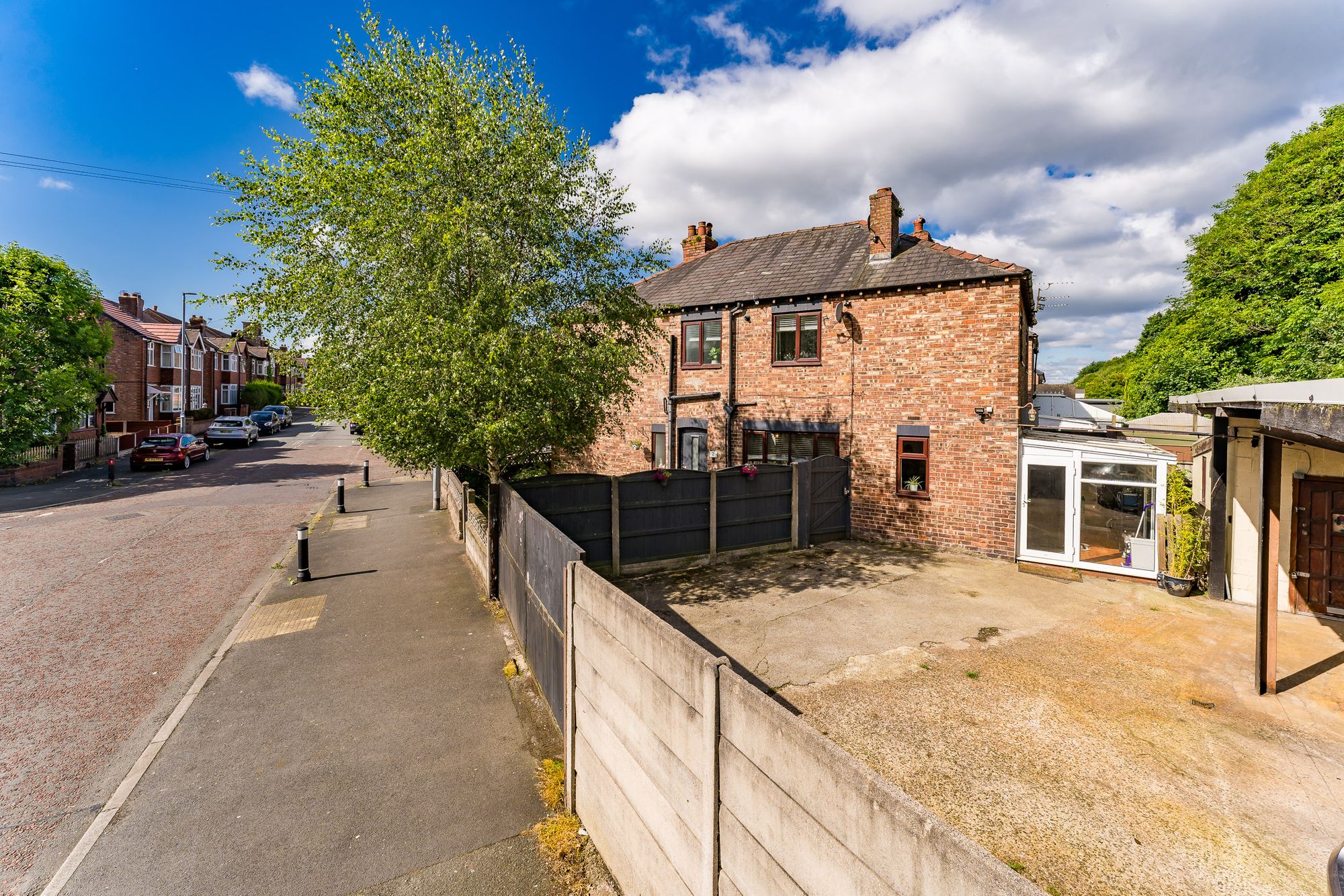 Central Avenue, Warrington