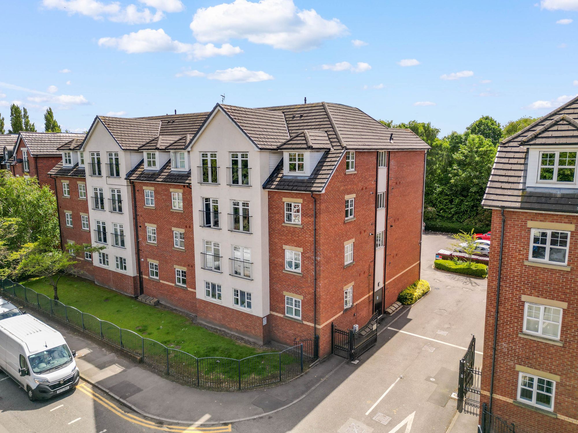 Wilderspool Causeway, Egremont Court Wilderspool Causeway, WA4