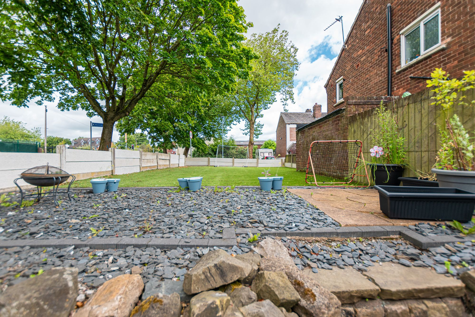 Nel Pan Lane, Leigh