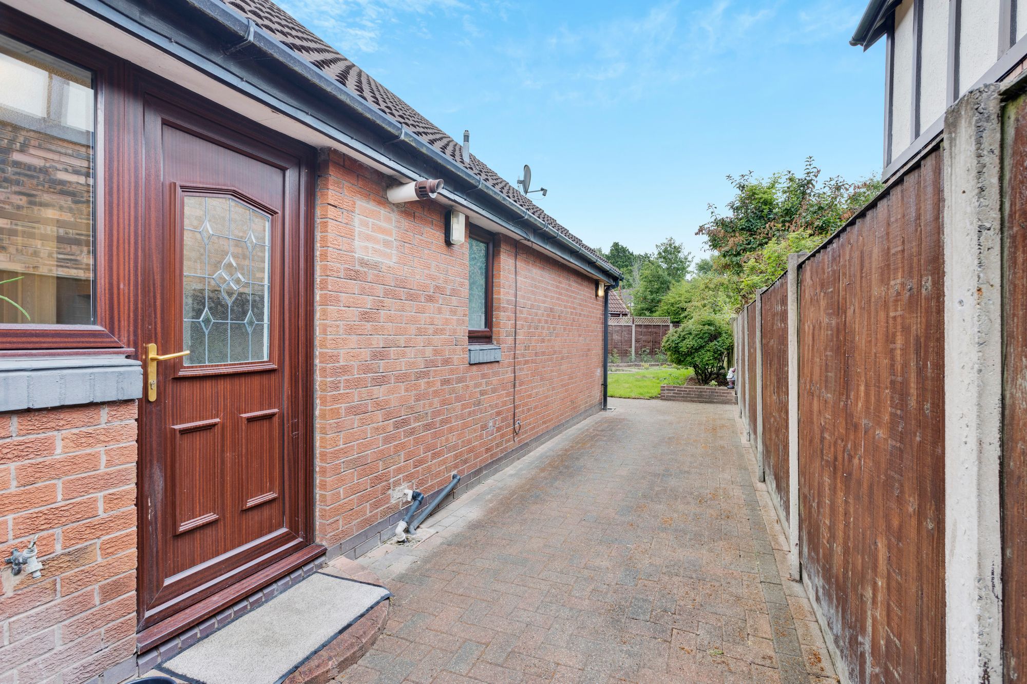 Pendine Close, Callands, WA5