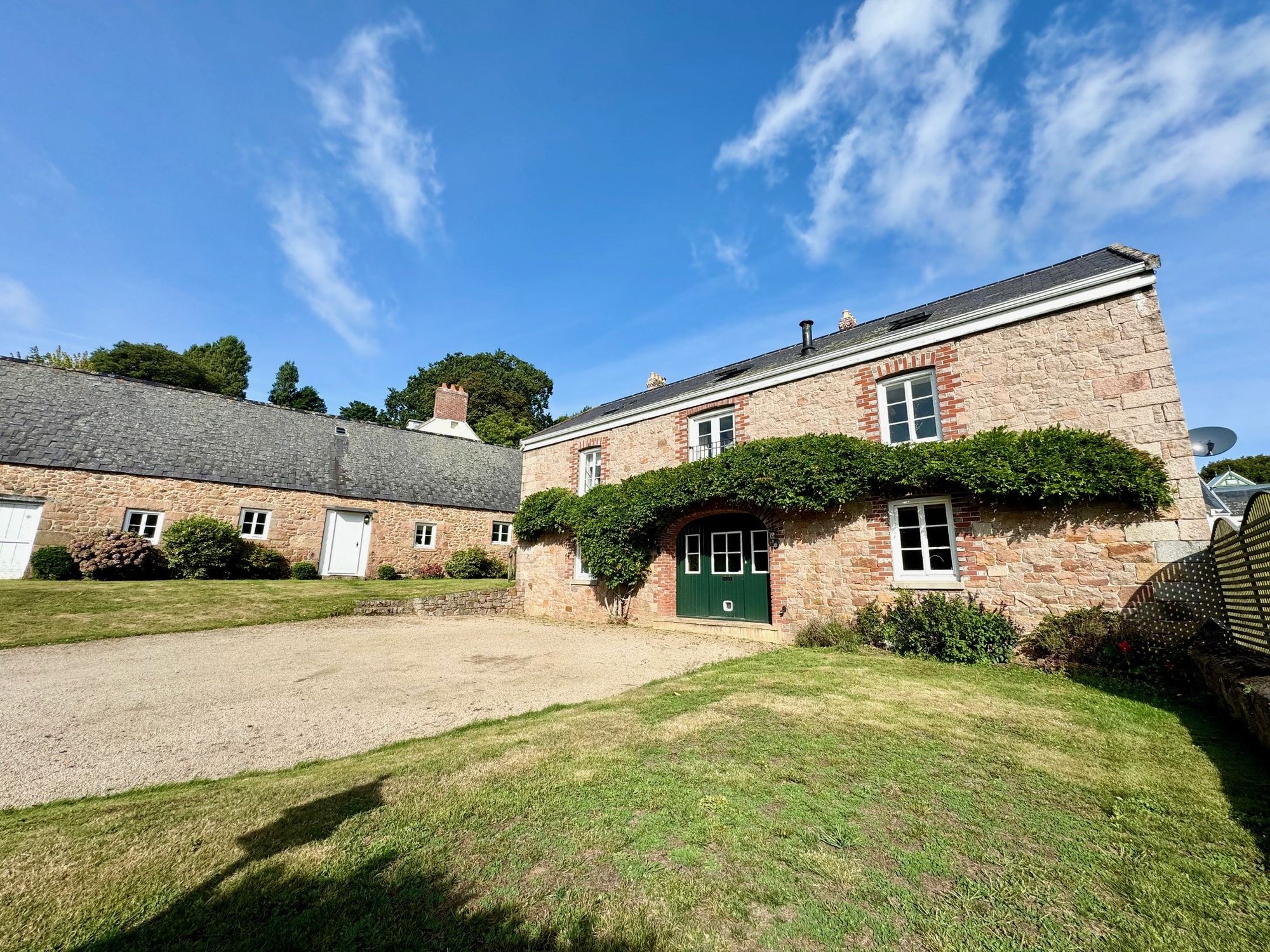 4 bed Property For Rent in Grouville, Jersey