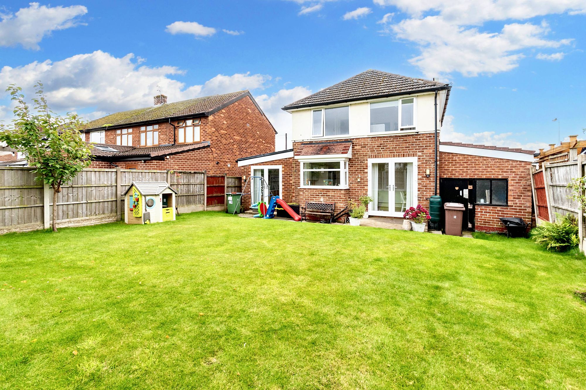 Burton Avenue, Rainhill, L35