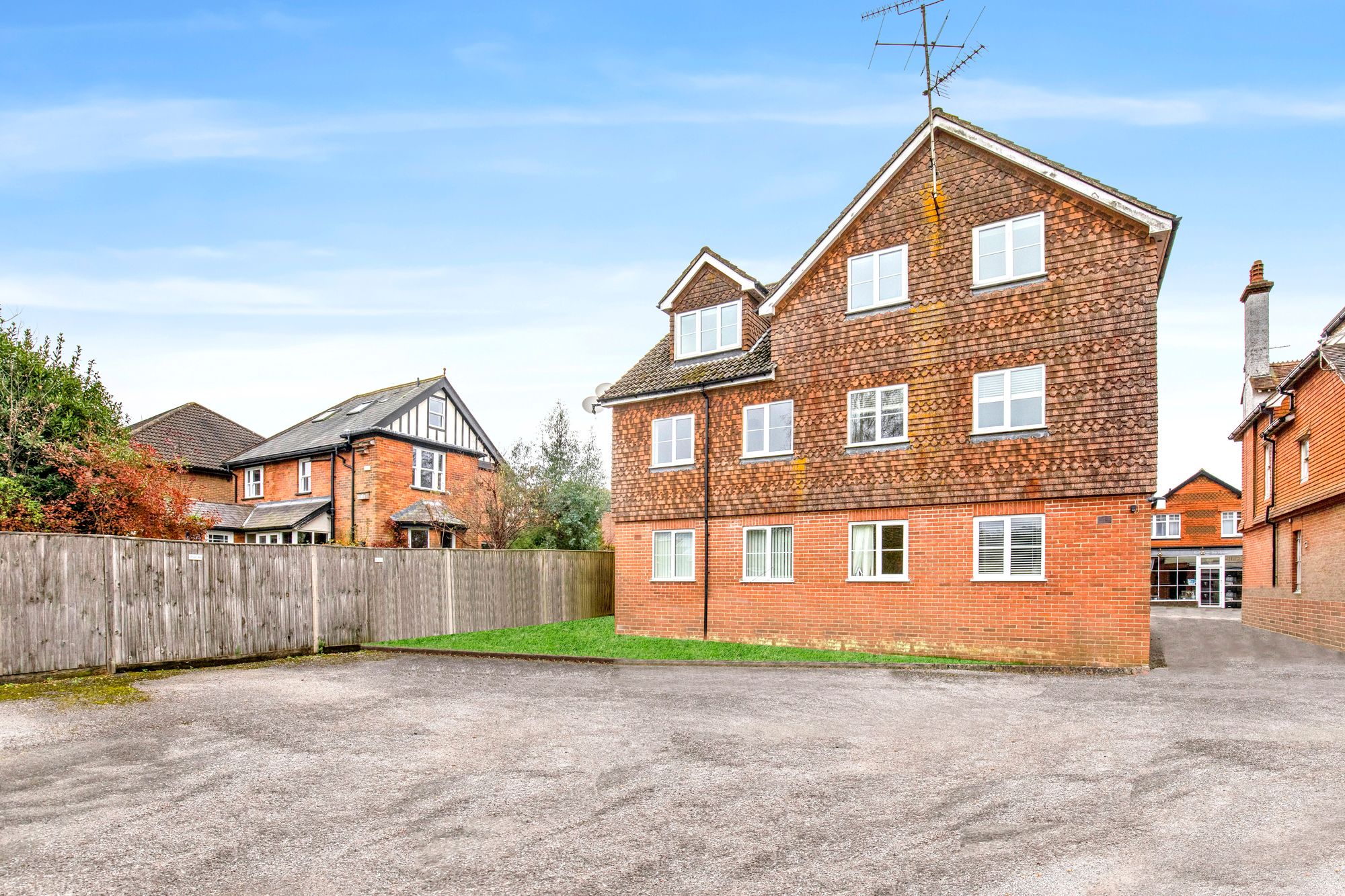 Flat 4, Oaklea House, Headley Road Image