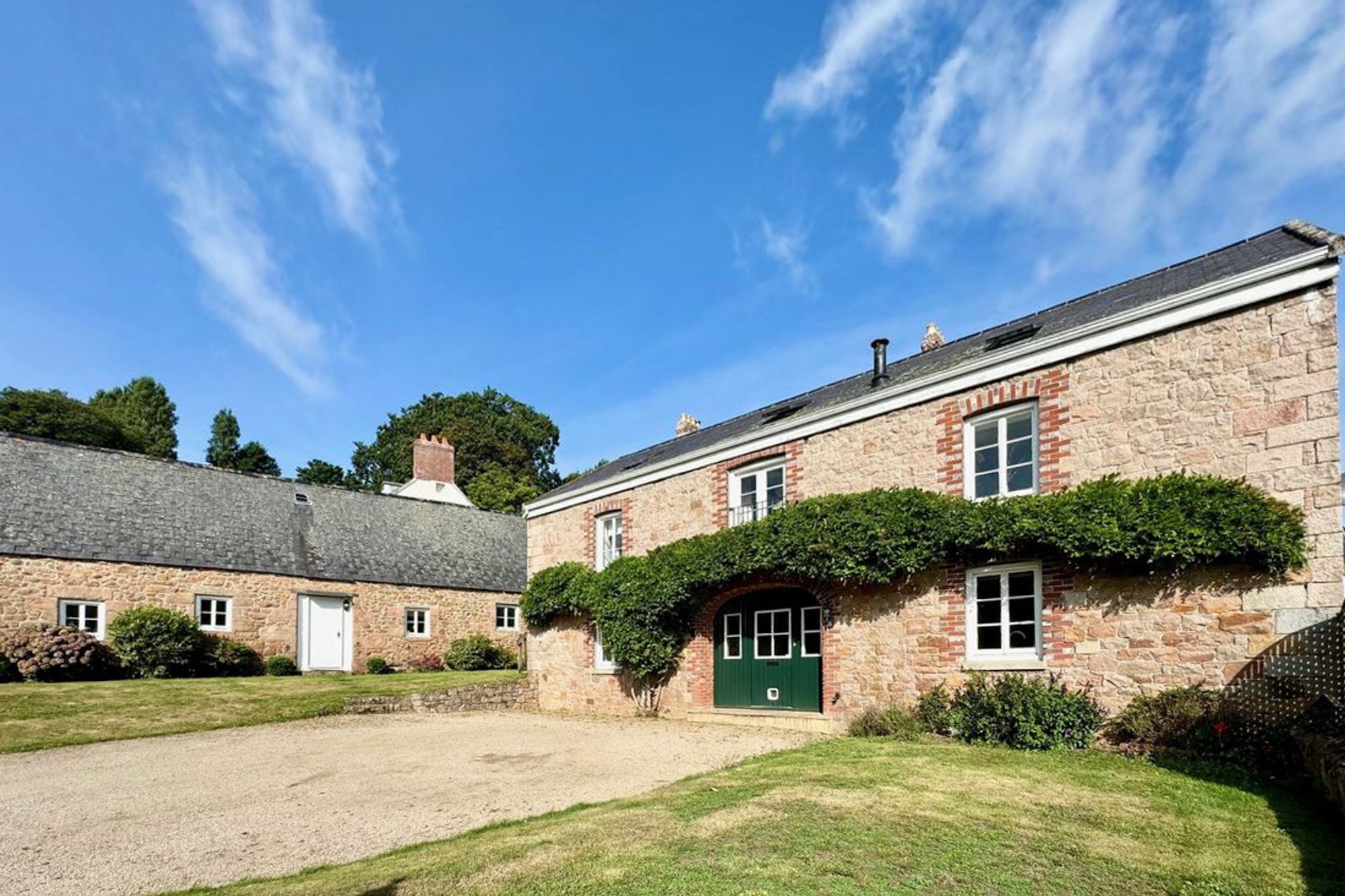 4 bed Property For Rent in Grouville, Jersey