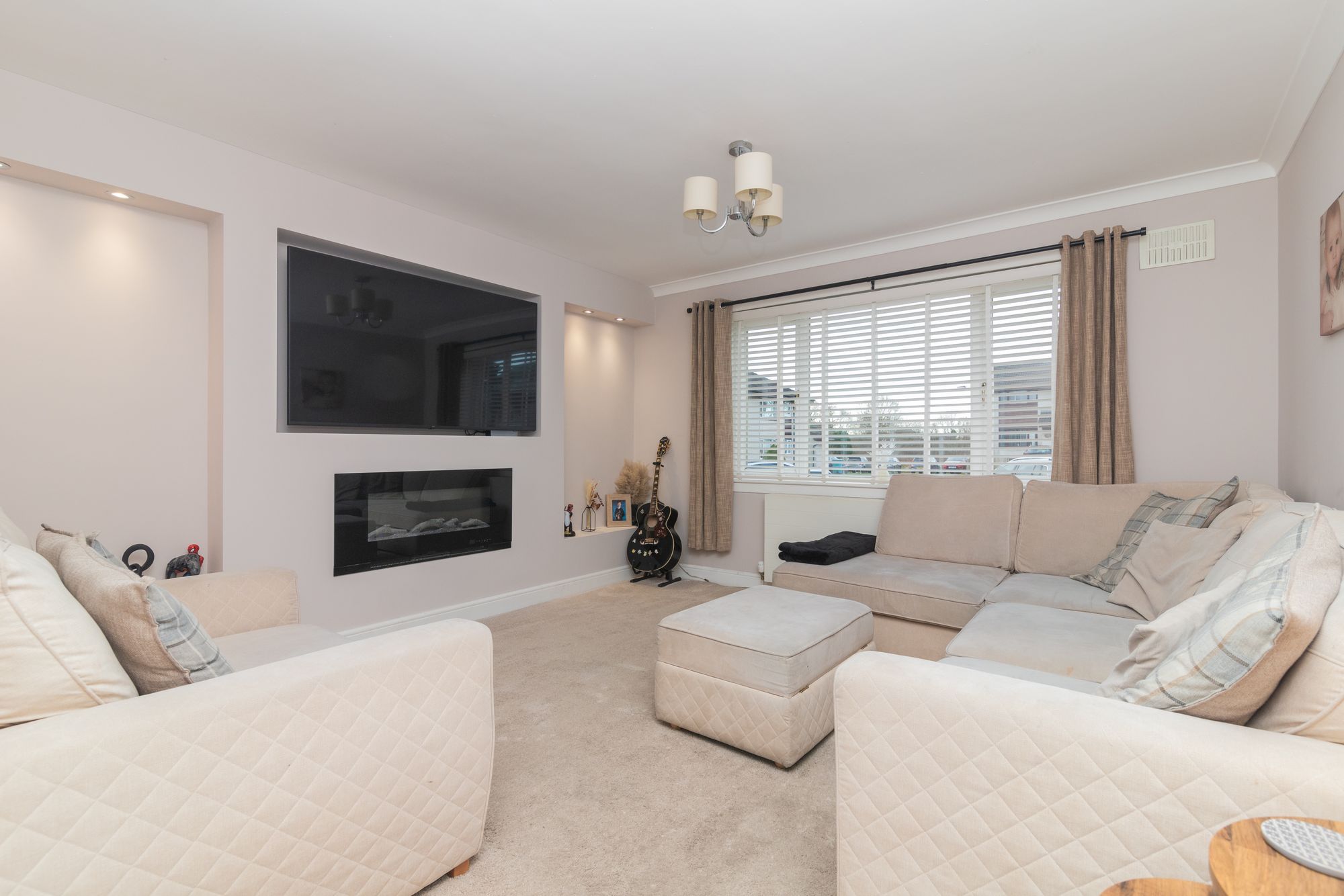 25 Holly Grove, Bellshill
