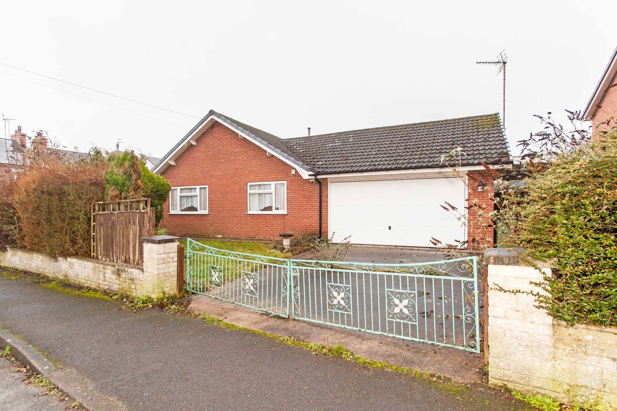 Gray Street, Clowne, S43