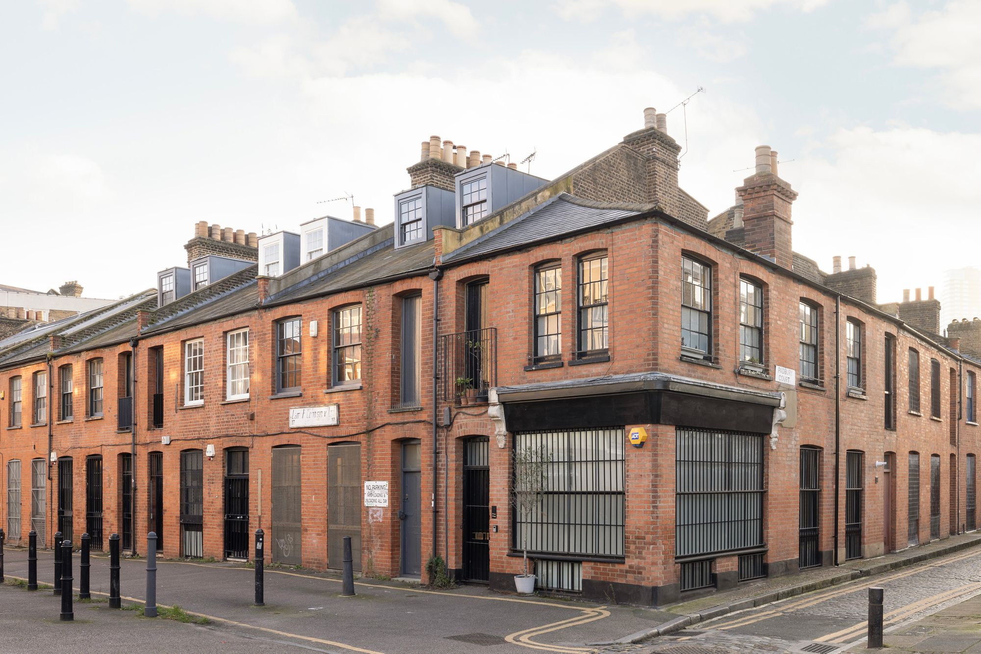 External Gibraltar Walk Shoreditch E2 2