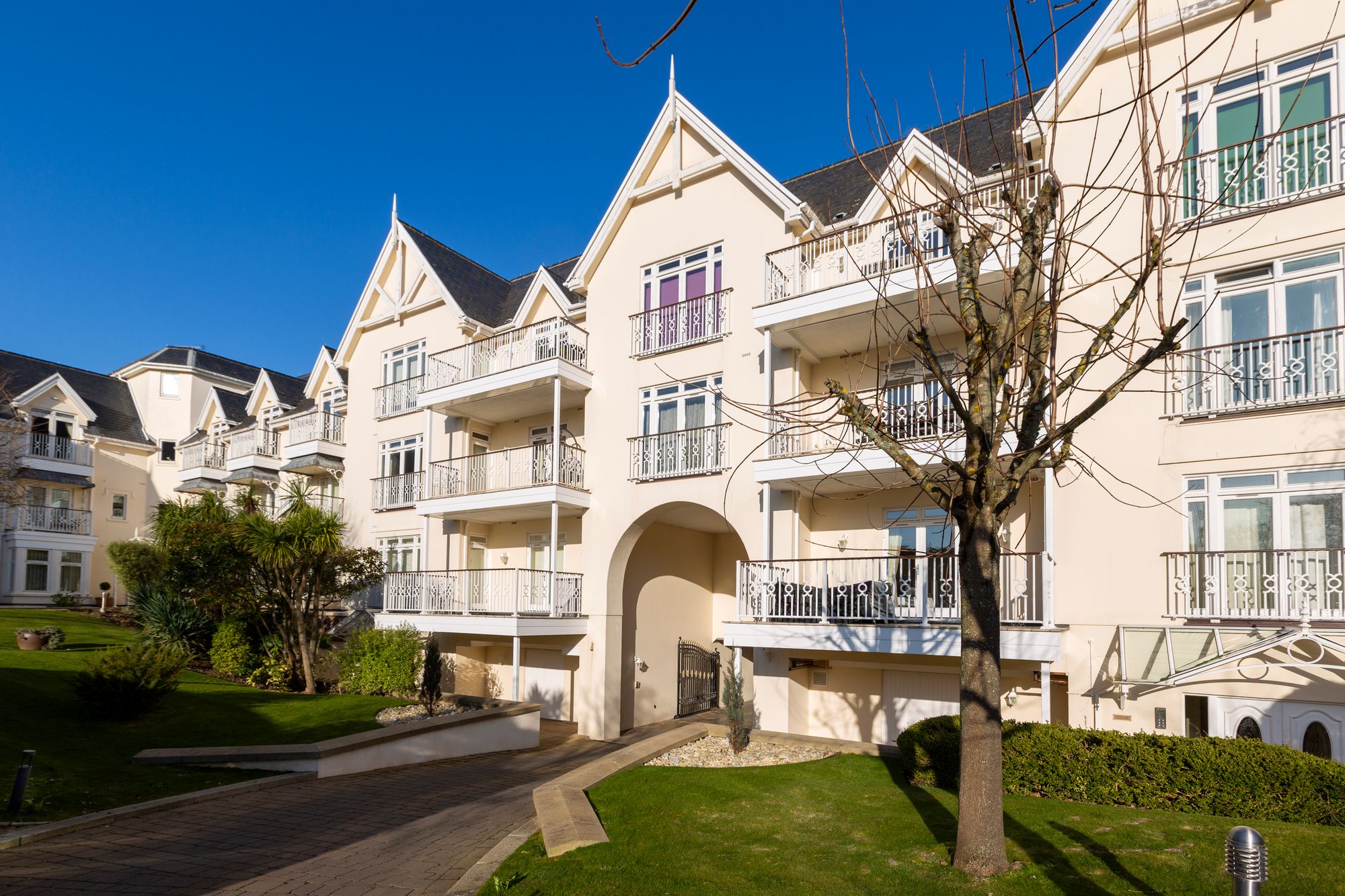2 bed Apartment For Sale in Grouville, Jersey