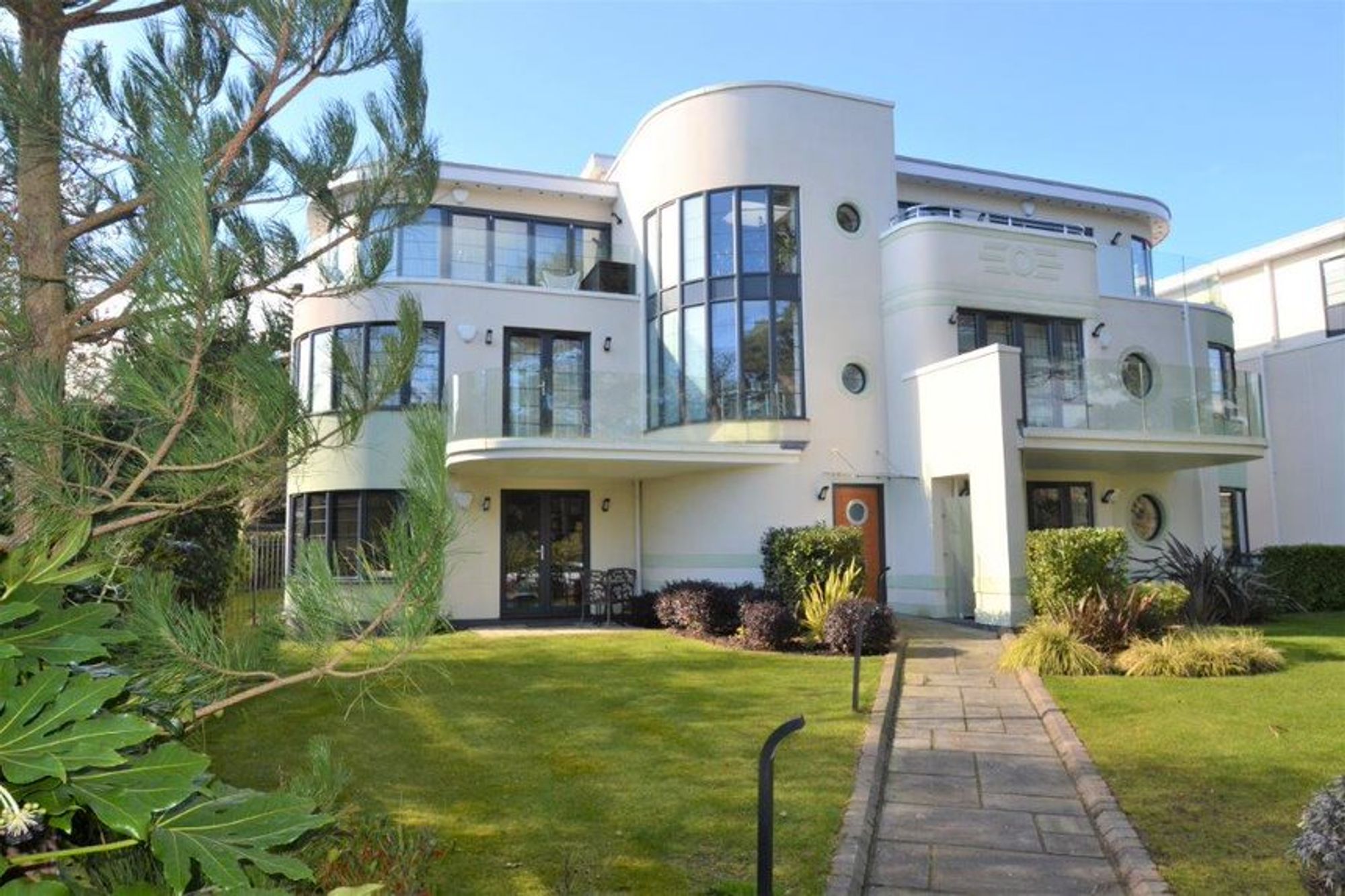Cliff Drive, Canford Cliffs, Poole, BH13 7JE