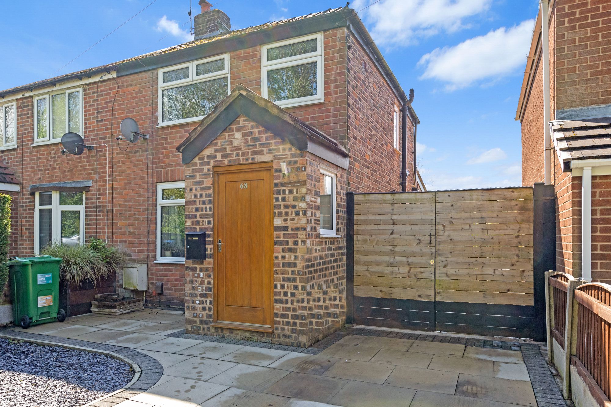 Longbarn Lane, Woolston, WA1