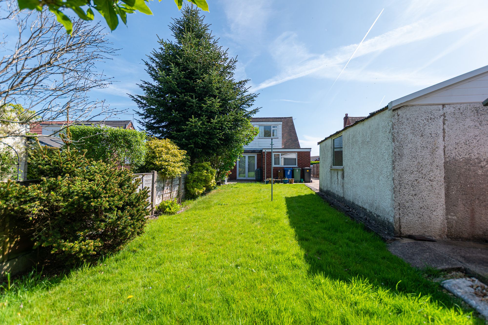 Landside, Leigh, WN7