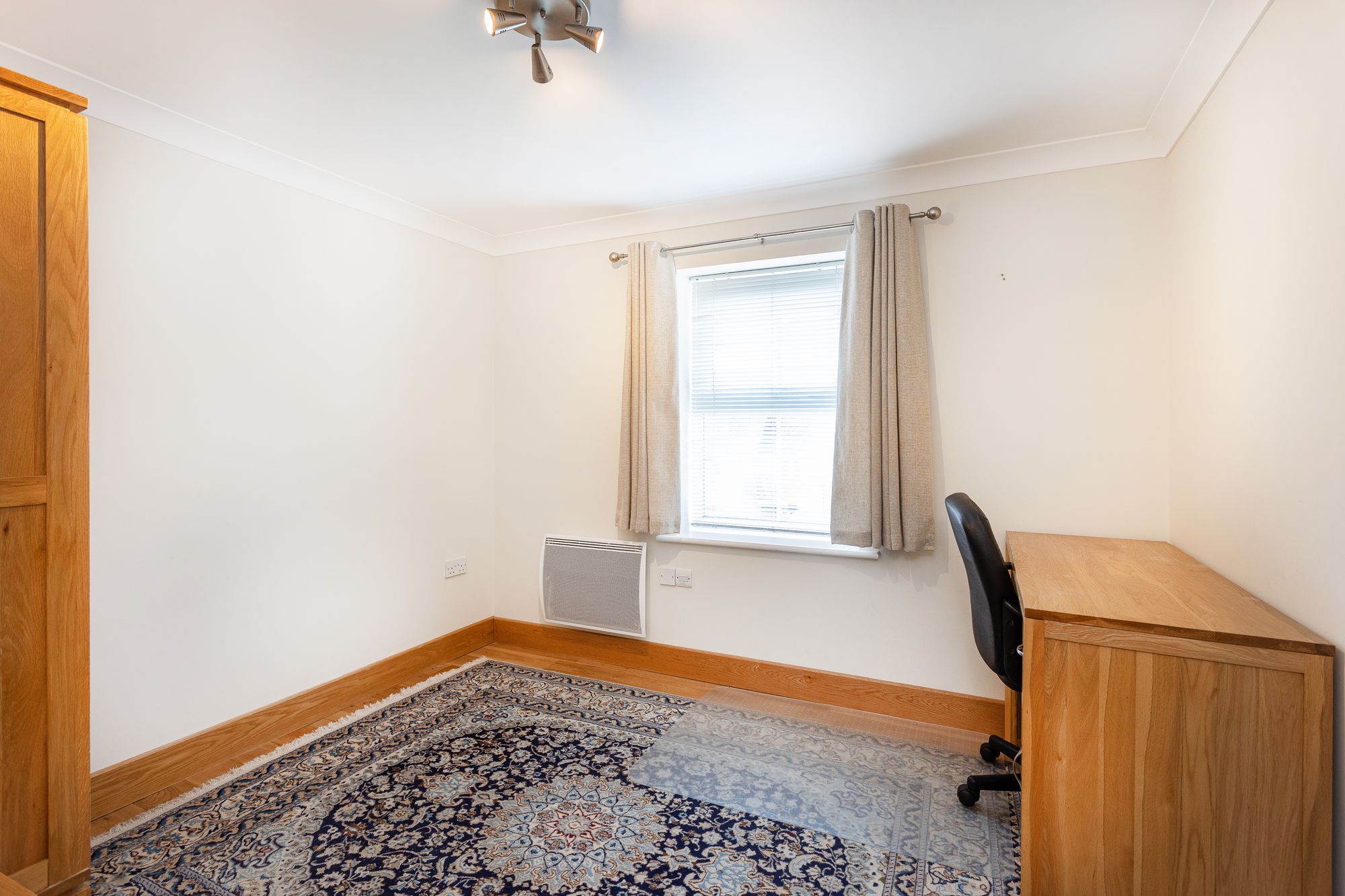 Bedroom / Study