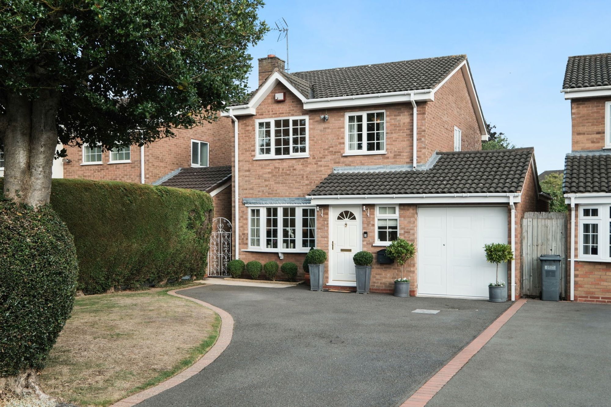 Hay Lane, Shirley, B90