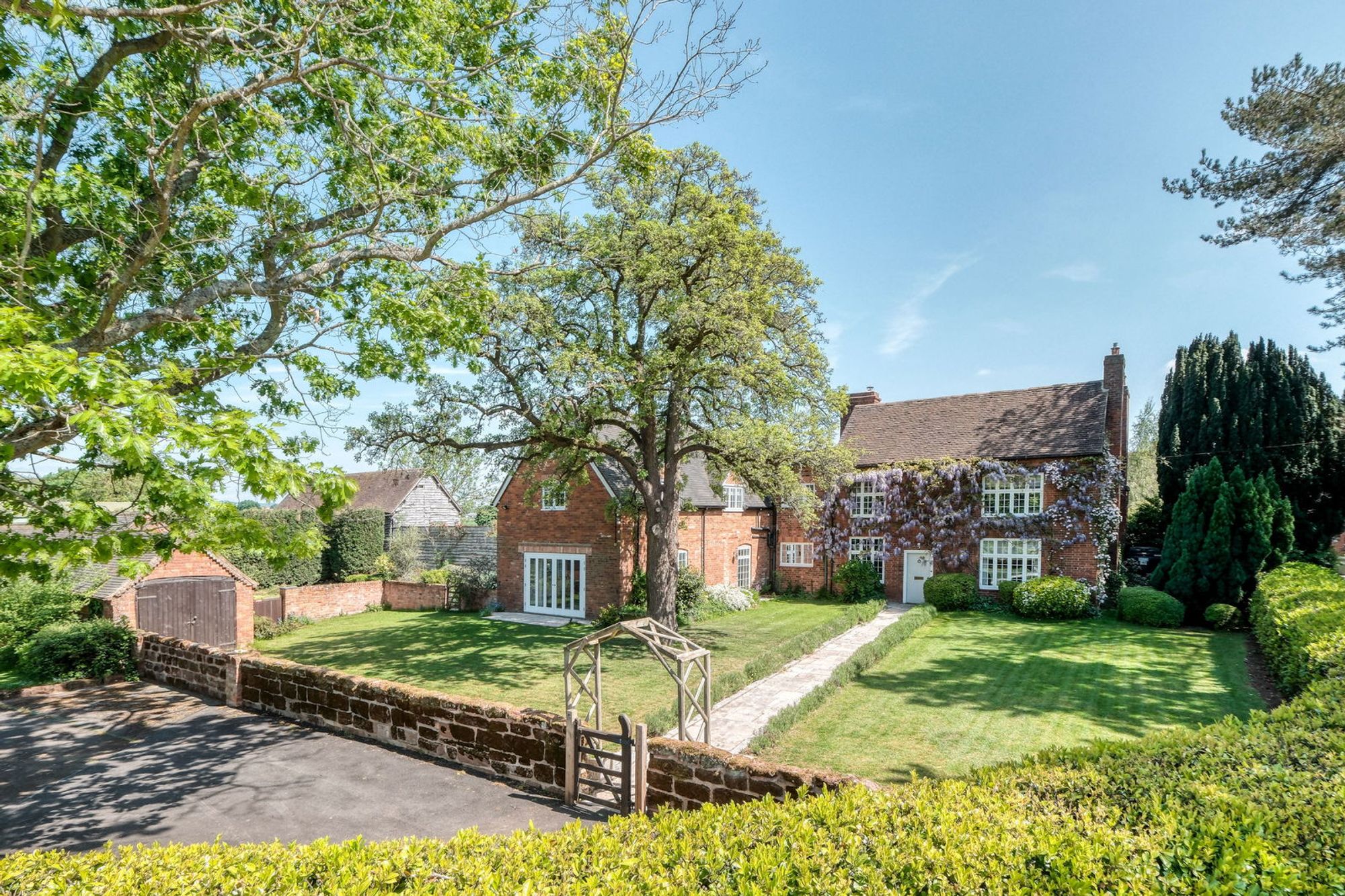 Harvington Hall Lane, Harvington, DY10