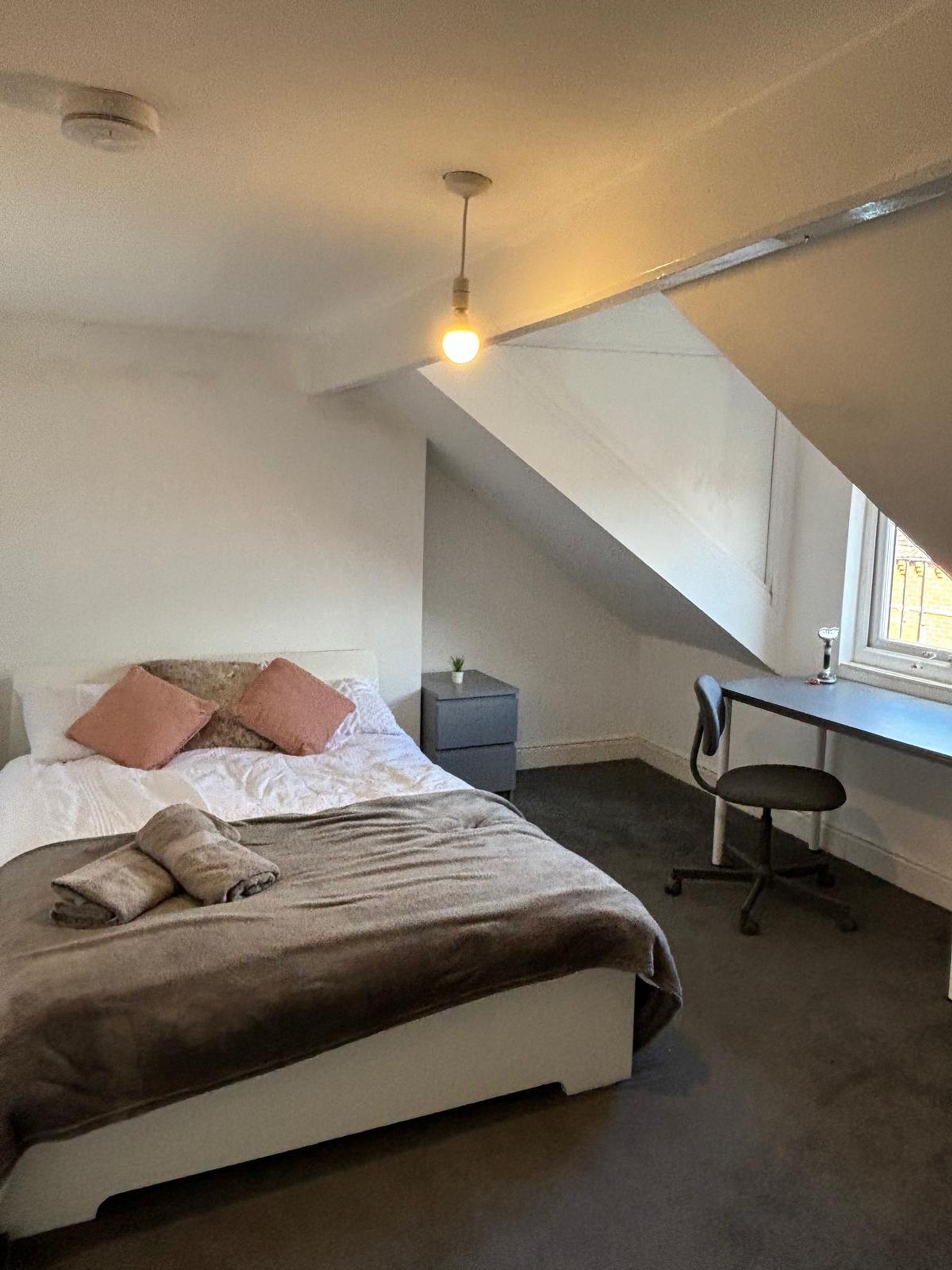 Room 5, 131, Victoria Road, Middlesbrough