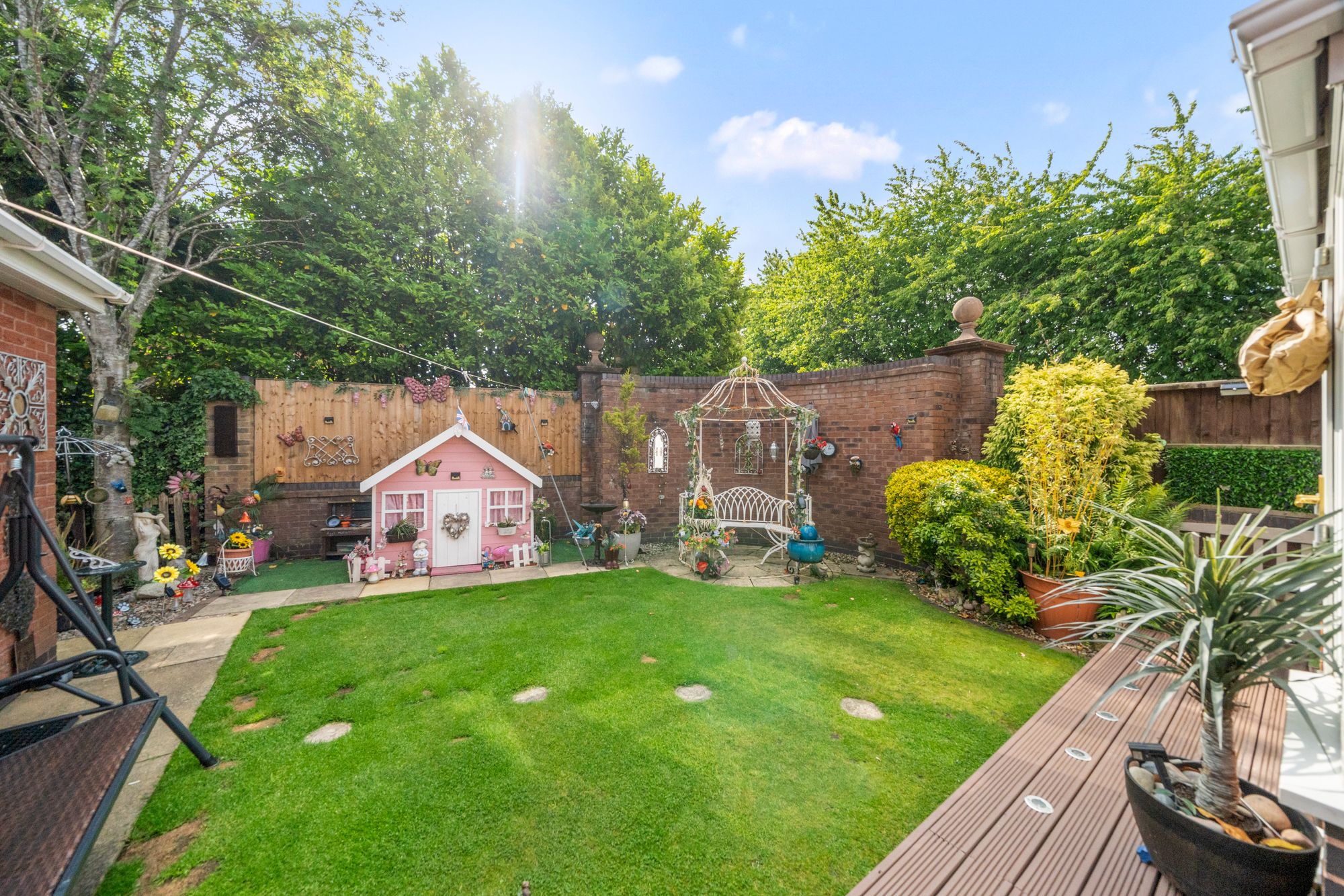 Swan Gardens, St. Helens