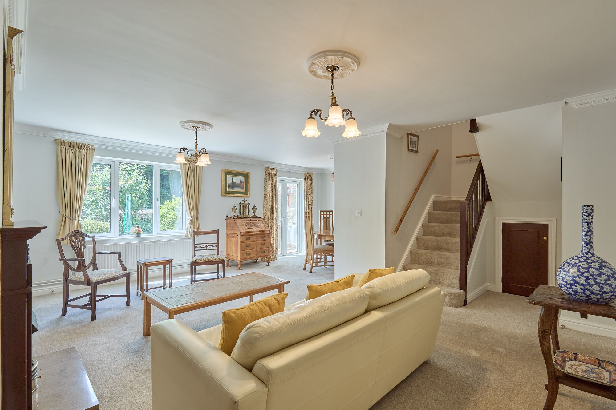 Sitting/Dining Area